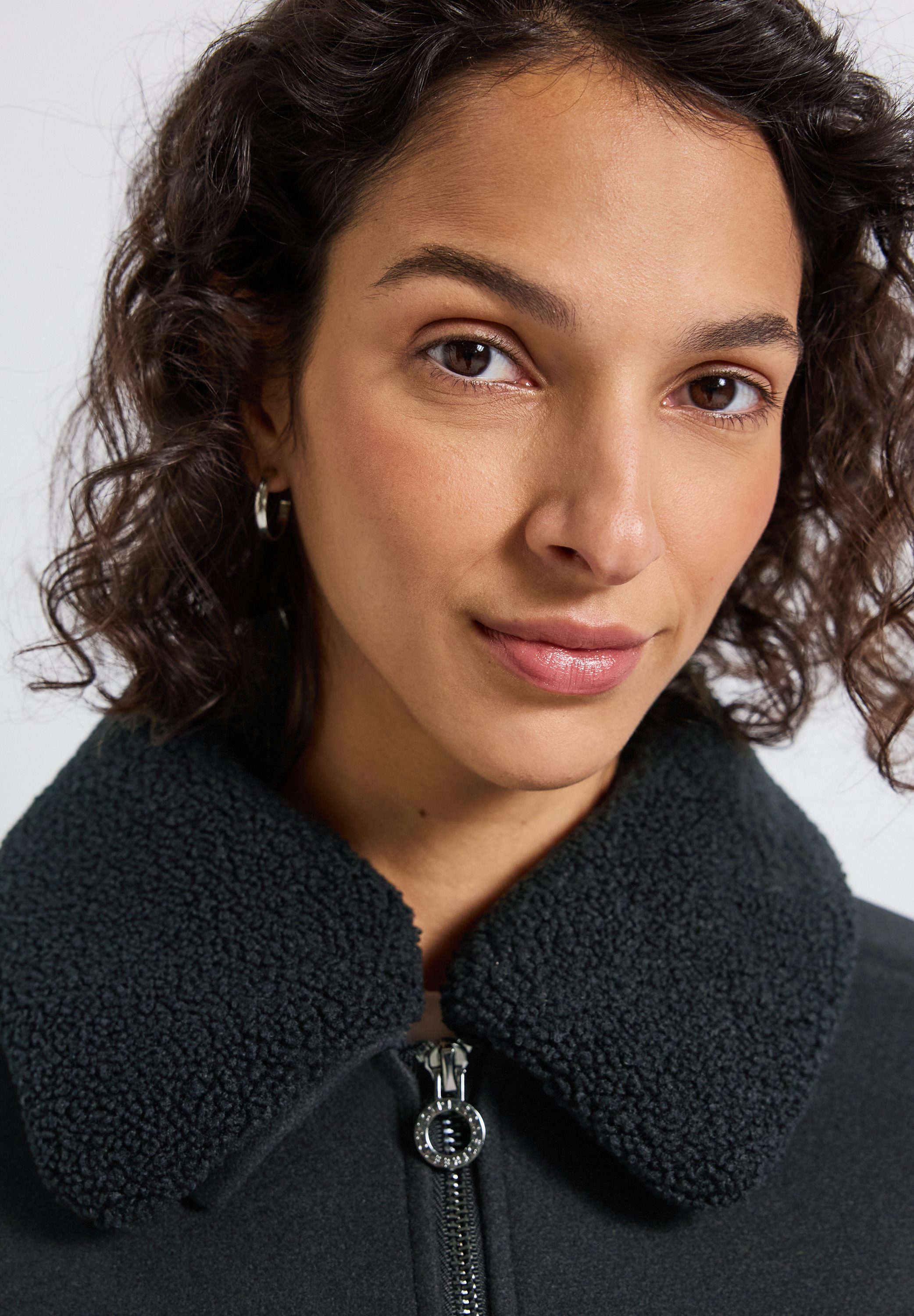 STREET ONE Kurzjacke Abnehmbarer Kragenbesatz