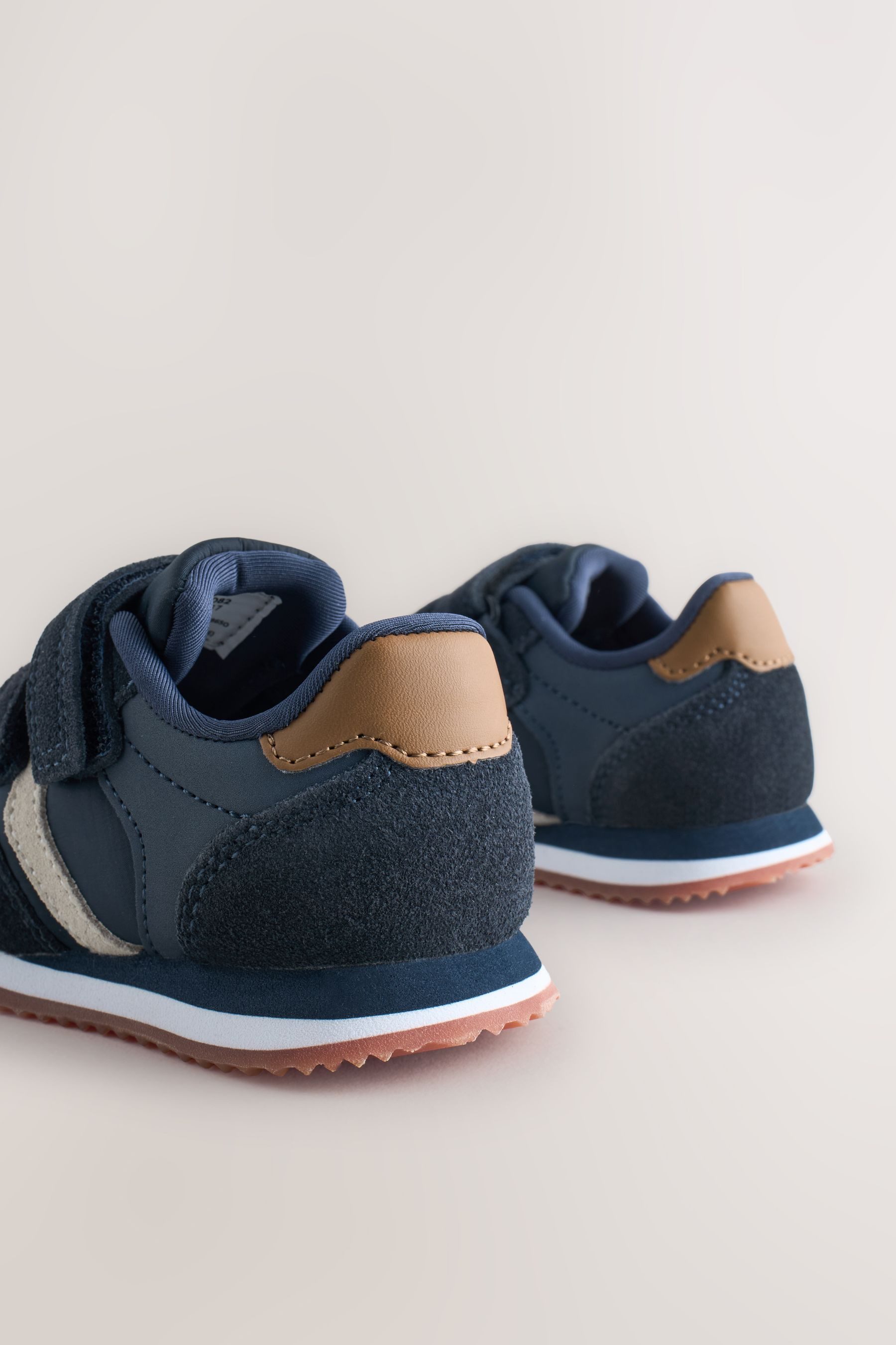 Next Sneaker mit zwei Klettverschluss, weite Passform Sneaker (1-tlg)