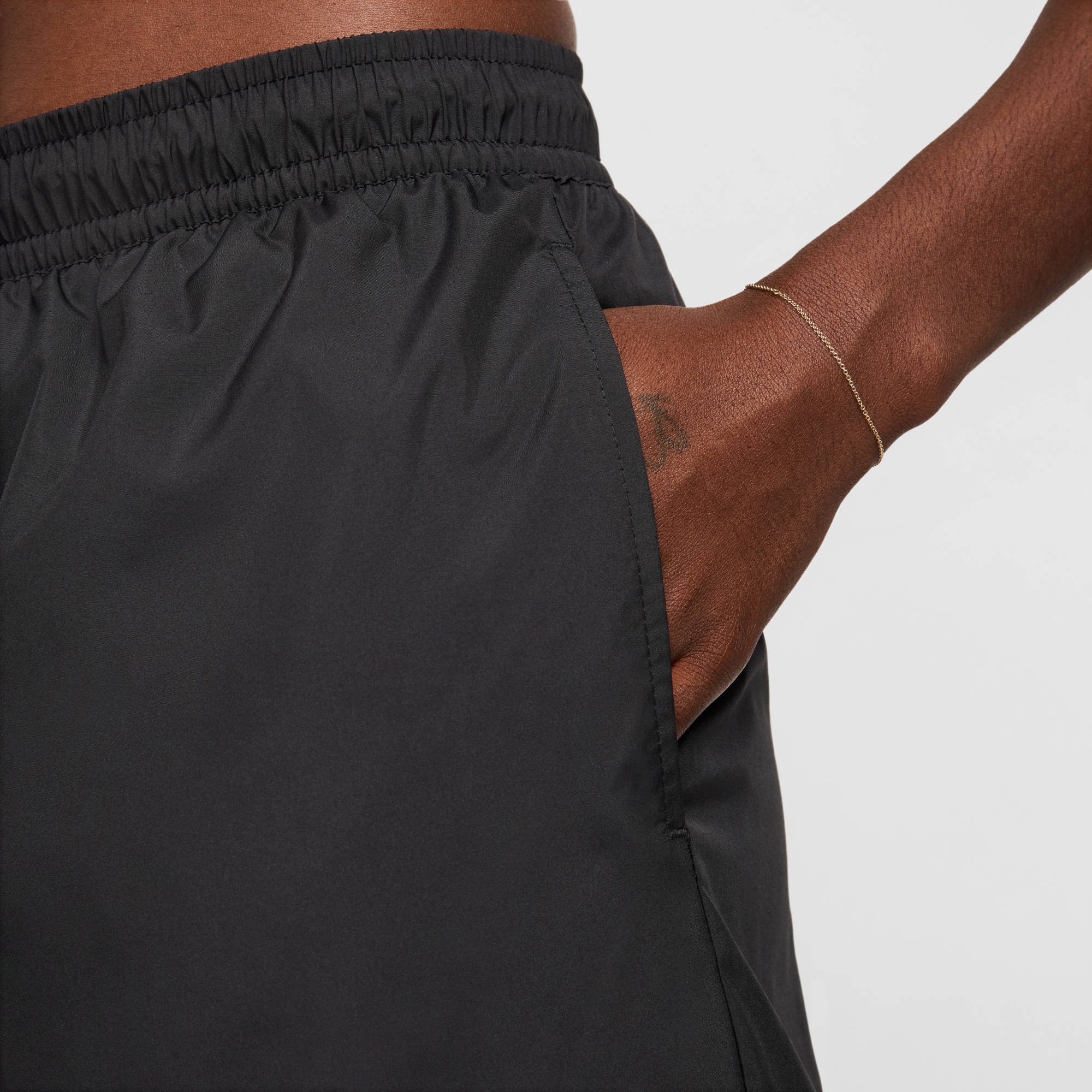 Nike Sportswear Shorts W NSW MR ESSNTL WVN SHORT bequeme Passform, aus Polyester