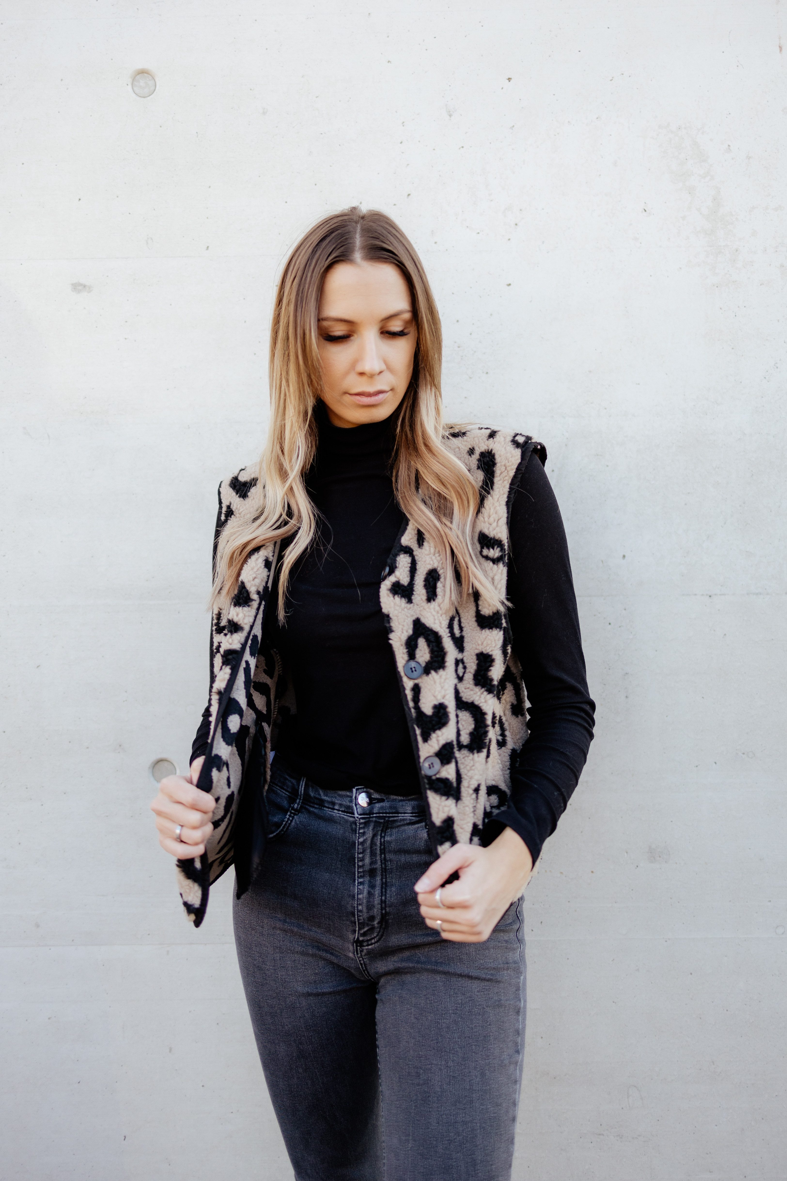 von Herzen Fellimitatweste Leo Teddyweste – ärmellos – Onesize – mit Animal günstig online kaufen