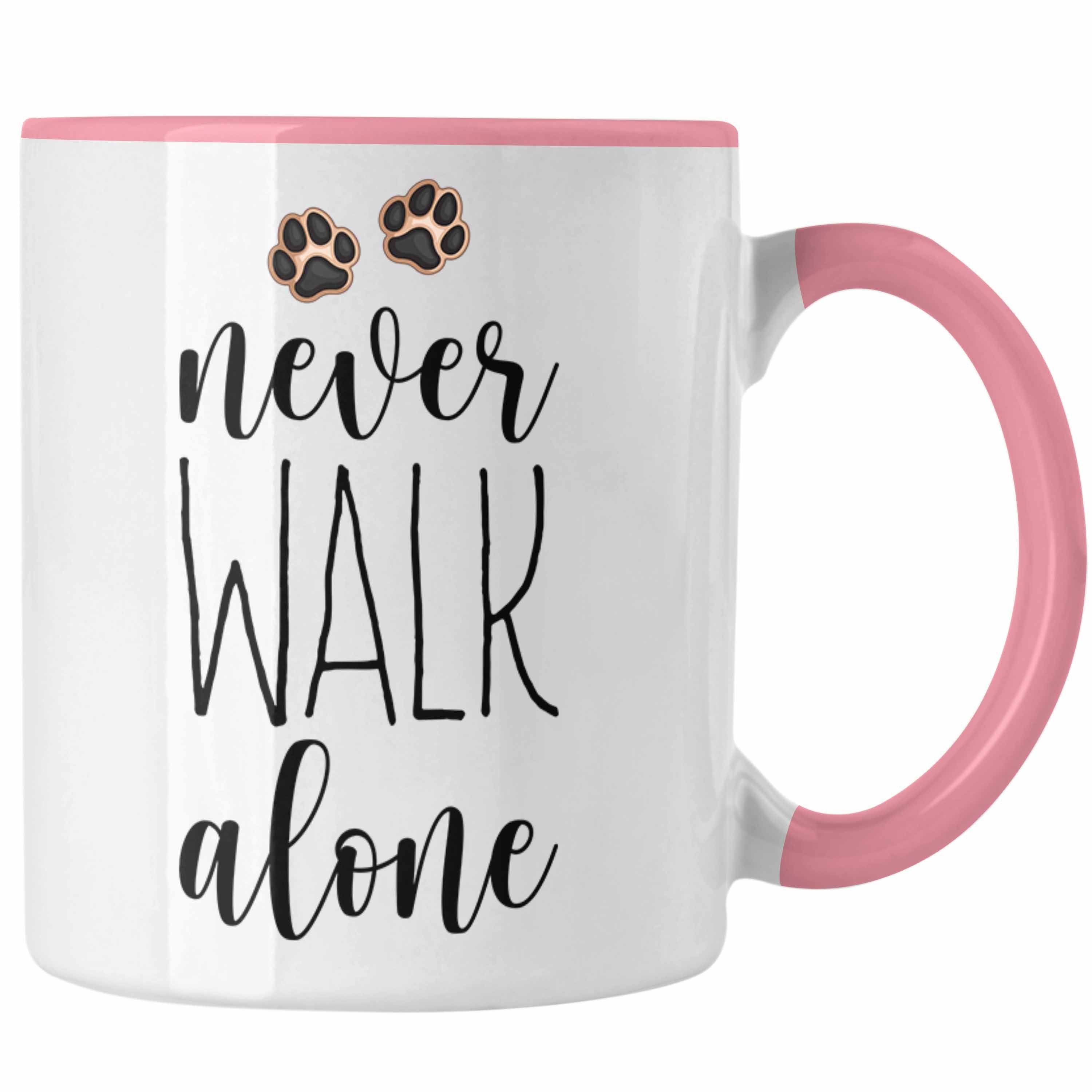 Trendation Tasse Never Walk Alone Tasse Geschenk Hundebesitzer Frauchen Herrchen Kaffee Rosa