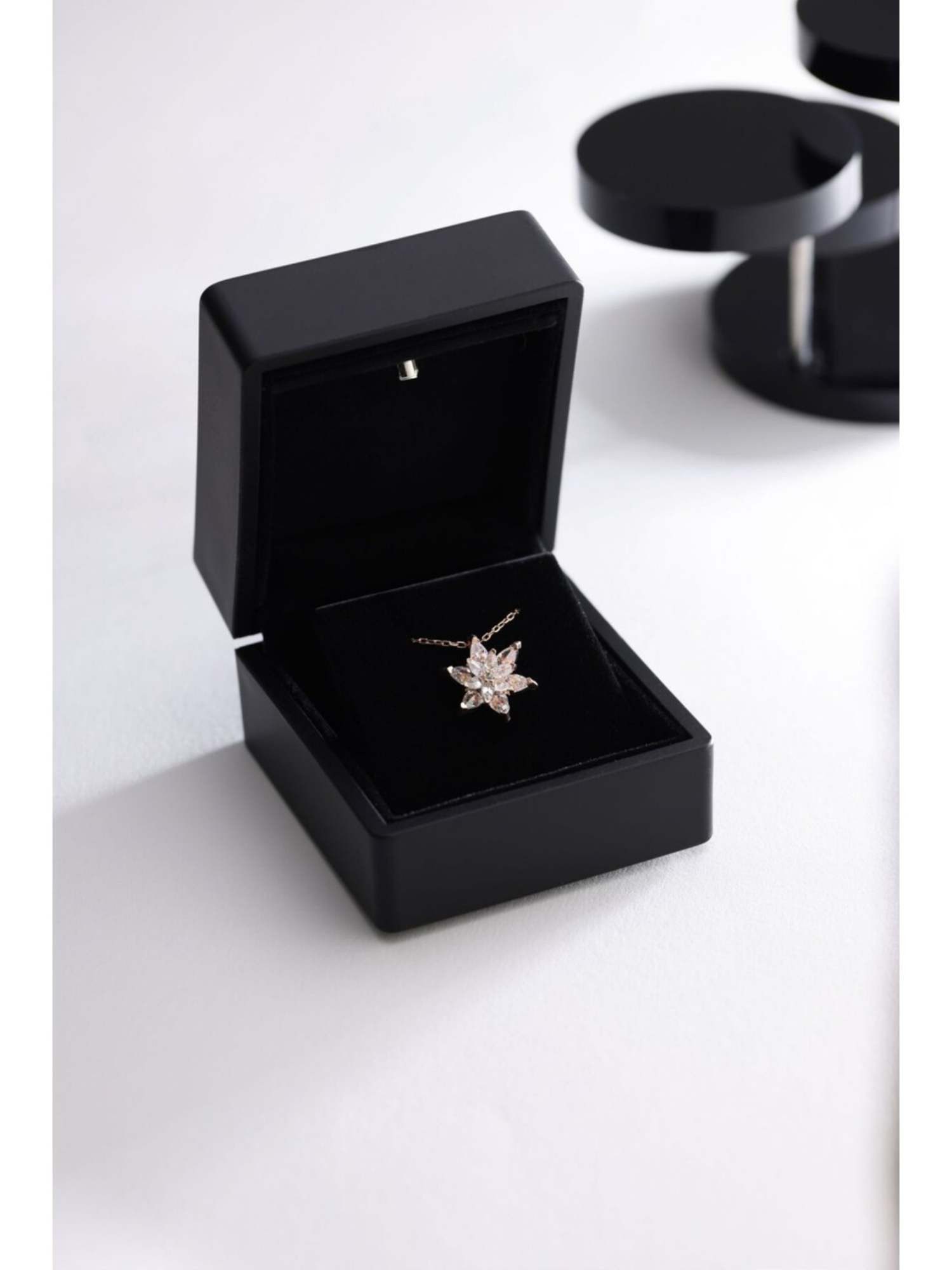 Nisan Kette und Anhänger Set, 925er Silberkette mit weißem Lotusblüten-Anhä günstig online kaufen