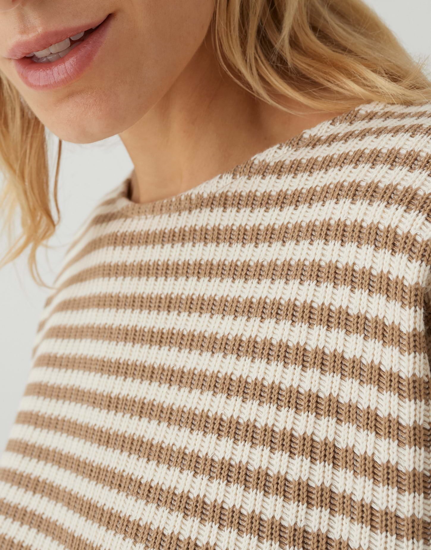 OPUS Sweatshirt GRESH in Strickoptik Lockere Passform, schmal zulaufender Schnitt, überschnittene Schulter
