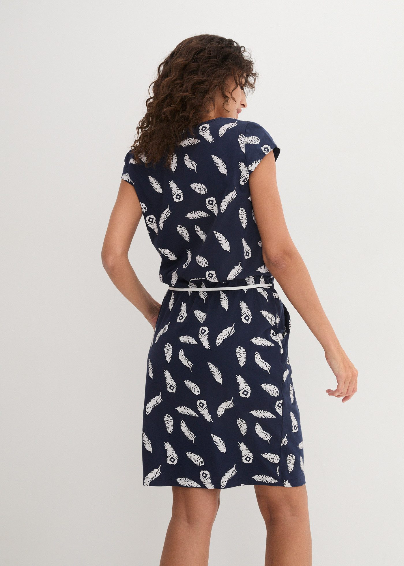 bonprix Shirtkleid mit All-Over Print, Rundhalsausschnitt und Taillenkordel günstig online kaufen