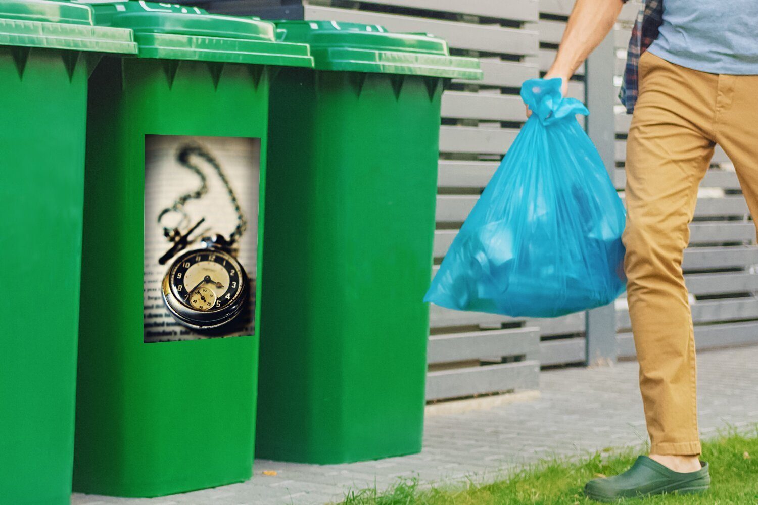 Taschenuhr Container, einem St), auf Sticker, Mülltonne, Wandsticker (1 Buch Abfalbehälter MuchoWow Mülleimer-aufkleber,
