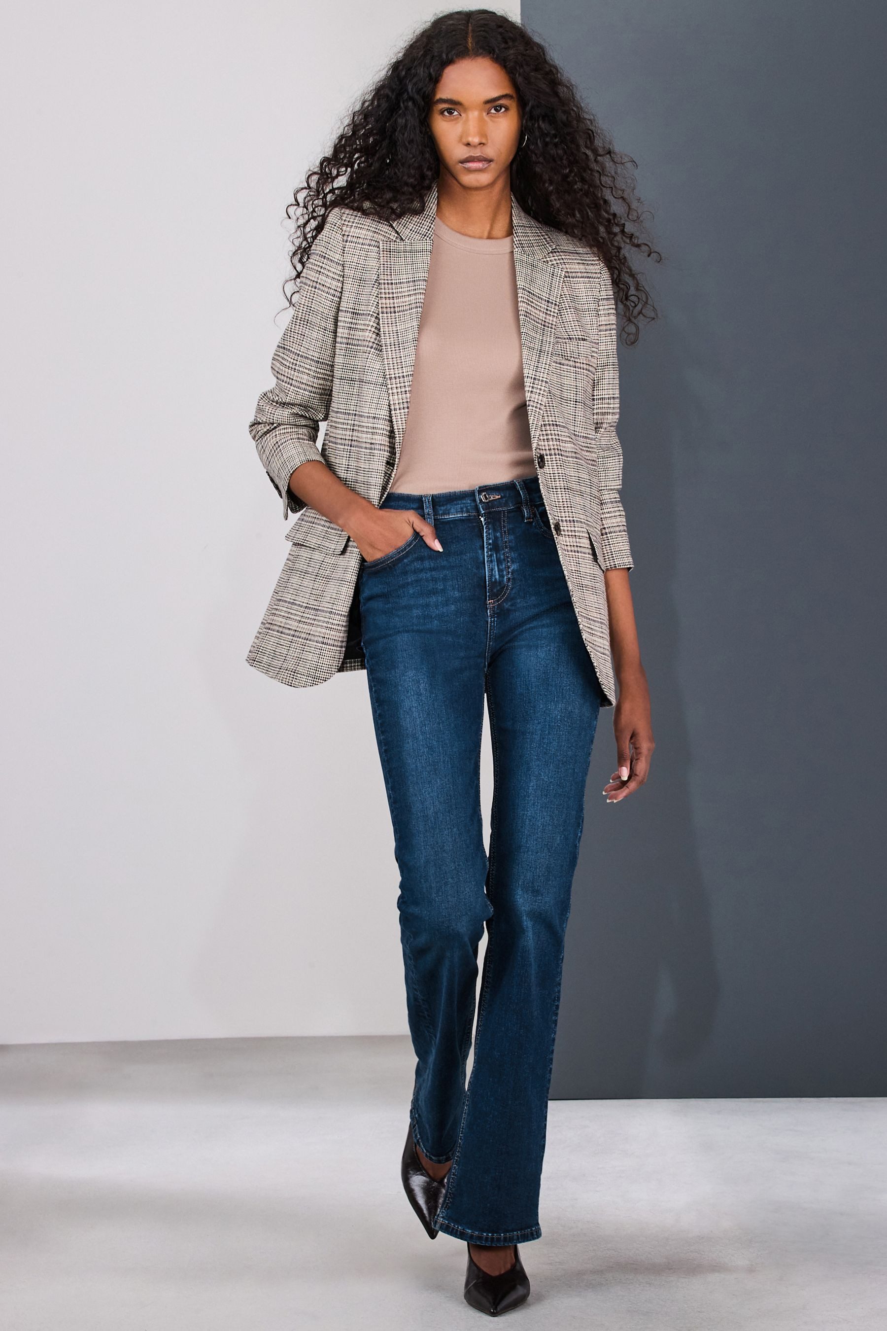 Next Bootcut-Jeans Bootcut Stretchjeans mit mittelhohem Bund (1-tlg)