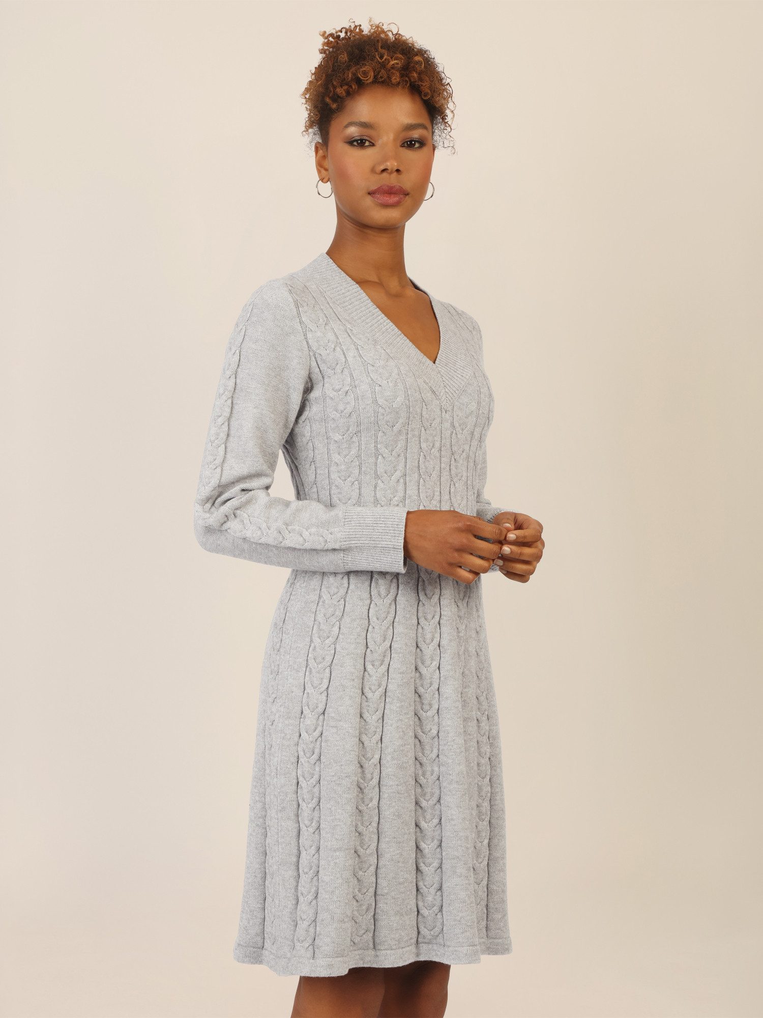 Apart Strickkleid mit Zopfmuster und V-Ausschnitt günstig online kaufen