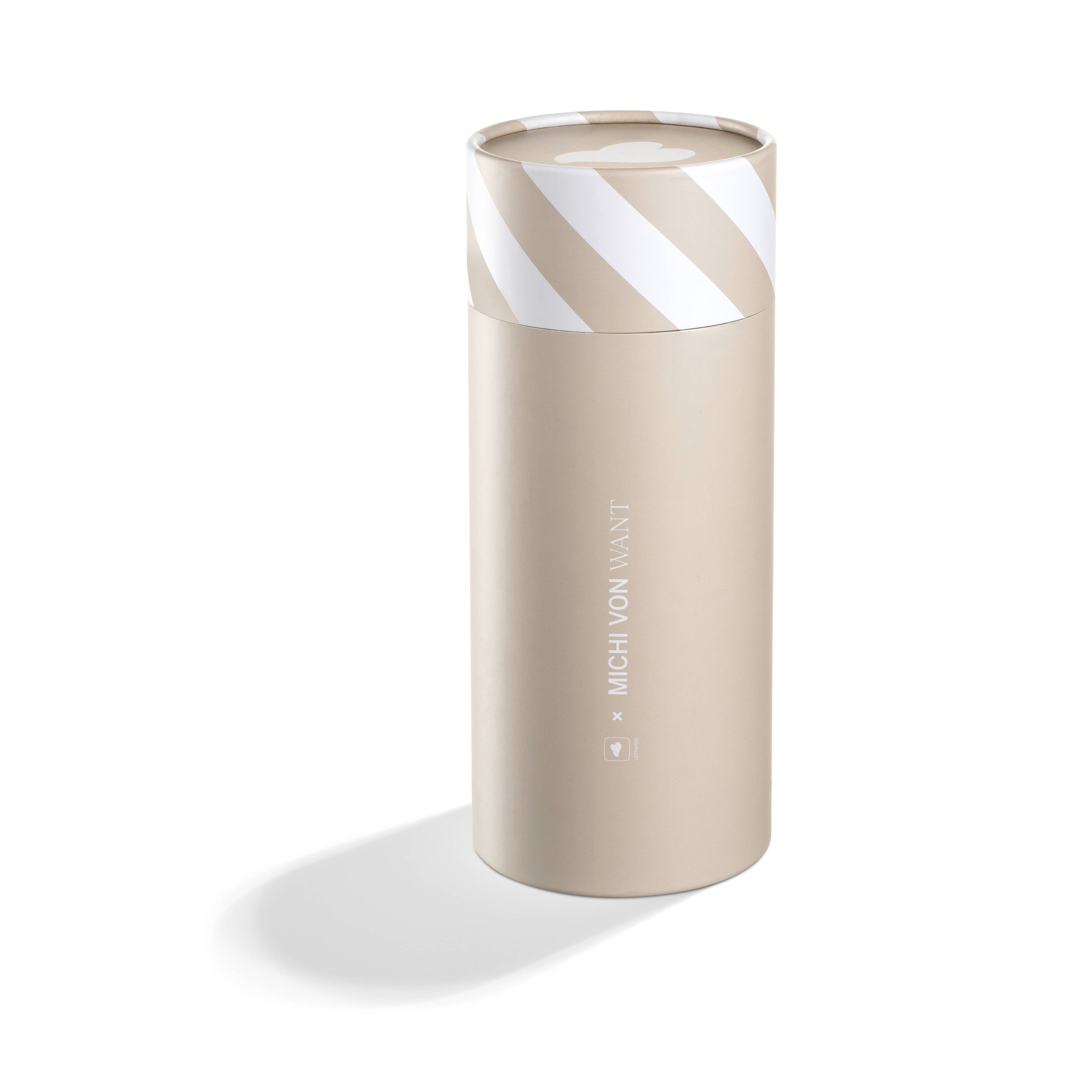 LEONARDO Karaffe LEONARDO X MICHI VON WANT, Designobjekt, organische Form, Mulden-Griff, 1300 ml Fassungsvermögen