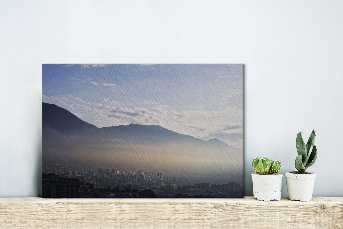 OneMillionCanvasses® Leinwandbild Nebel dem Avila, vor Caracas Berg (1 Wandbild Wanddeko, Leinwandbilder, über Aufhängefertig, venezolanischen St), cm 30x20