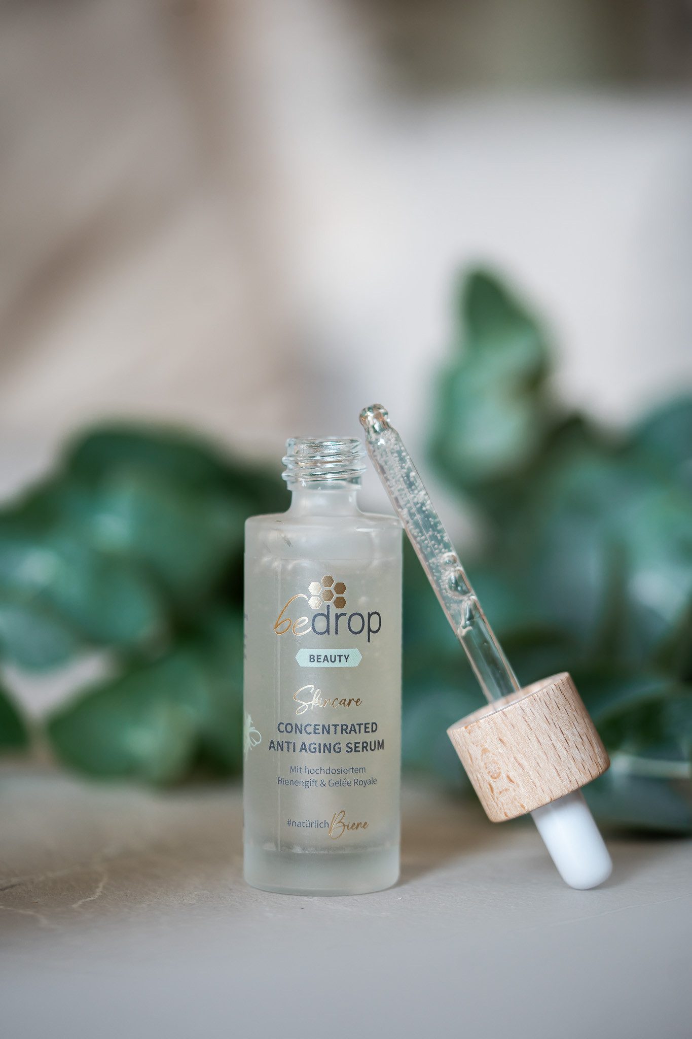 bedrop Anti-Falten-Serum CONCENTRATED ANTI AGING SERUM mit hochdosiertem Bienengift - 30ml Falten Creme für Gesicht I Straffende Creme mit Anti-Aging Effekt, Reichhaltiges Gesichtsserum, einzigartig mit straffendem Bienengift