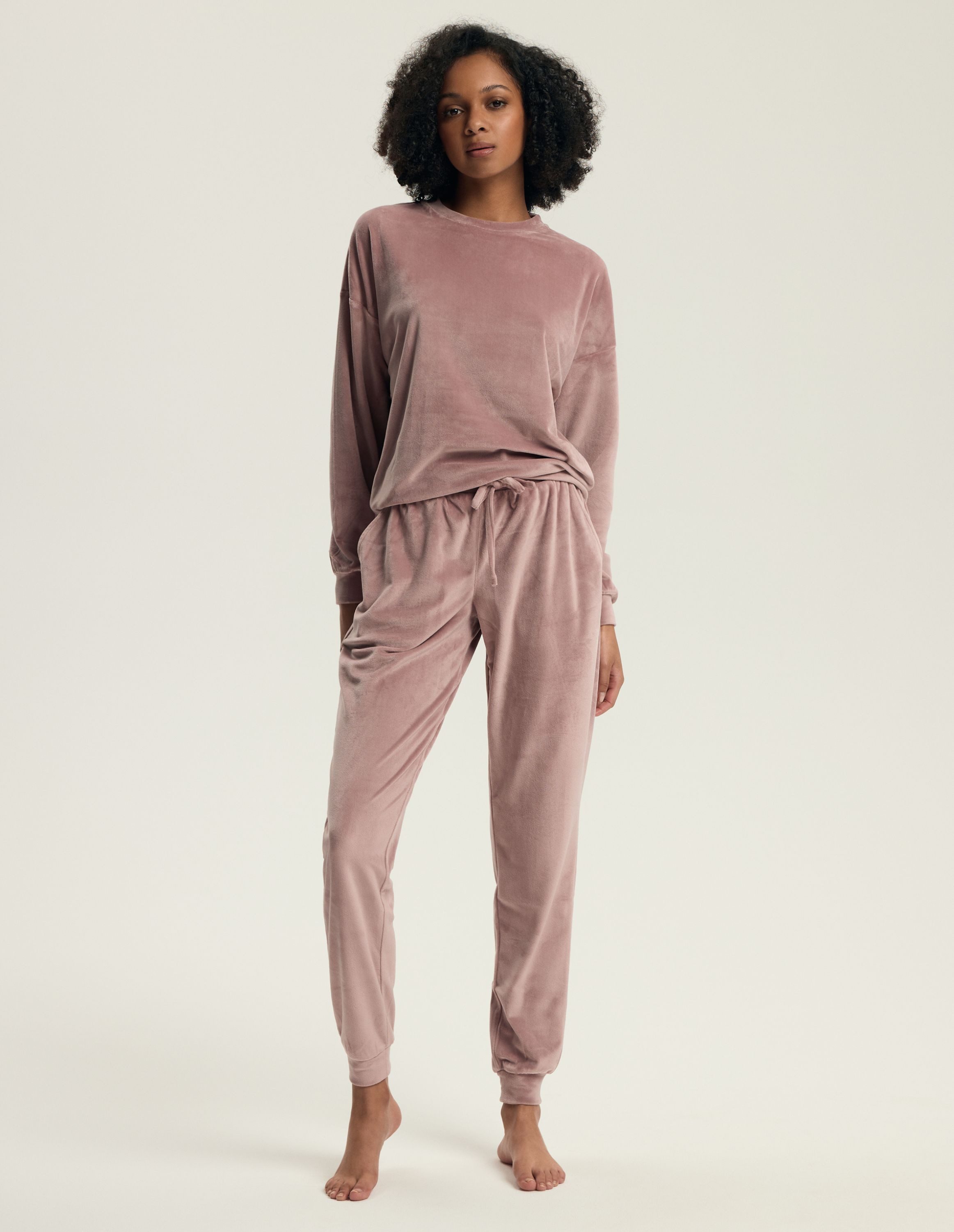 Henderson Hausanzug Loungewear Set aus Velours langärmlig weich Delanie (2 tlg)