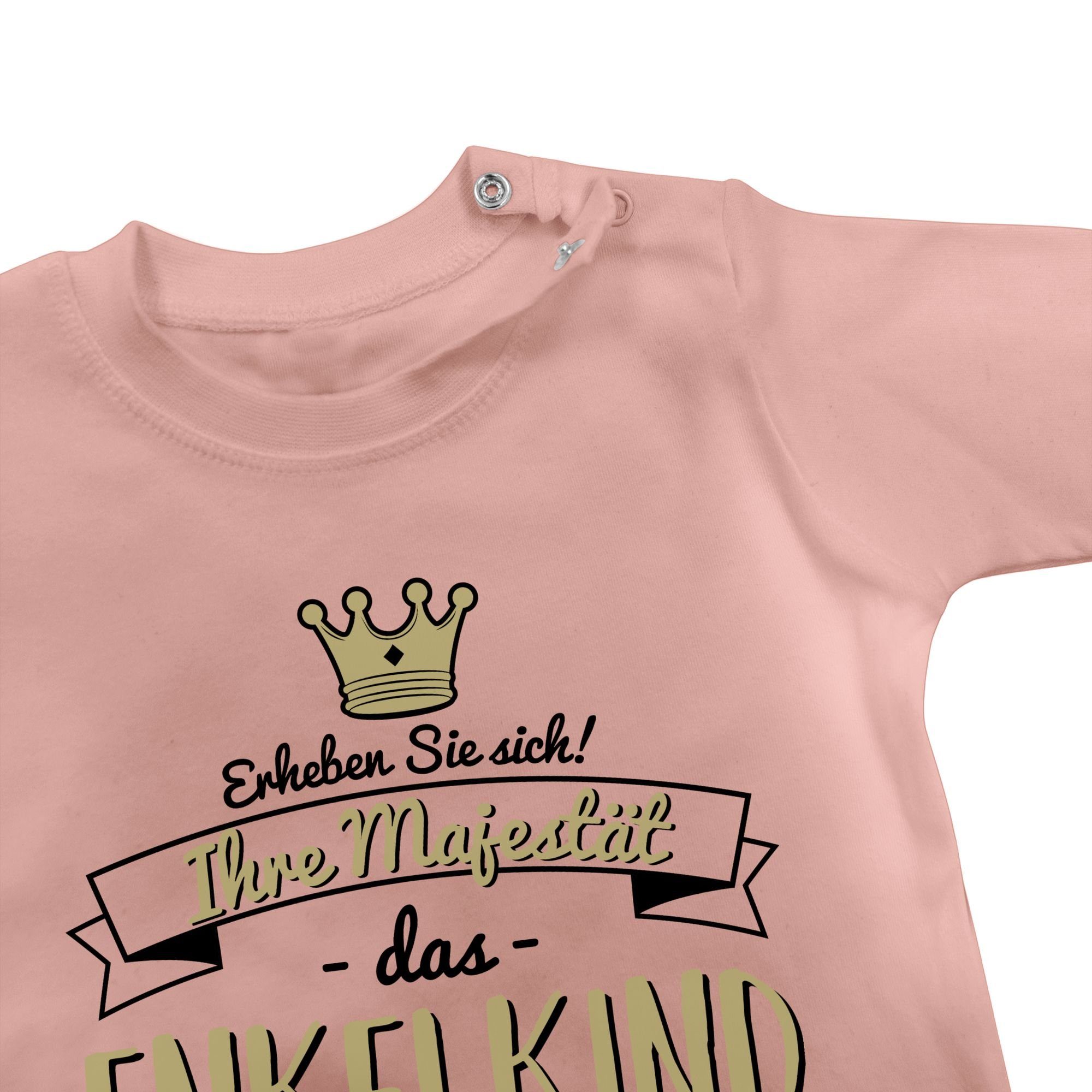 Sprüche Babyrosa betritt Enkelkind den Baby T-Shirt 2 Ihre Raum Majestät das Shirtracer