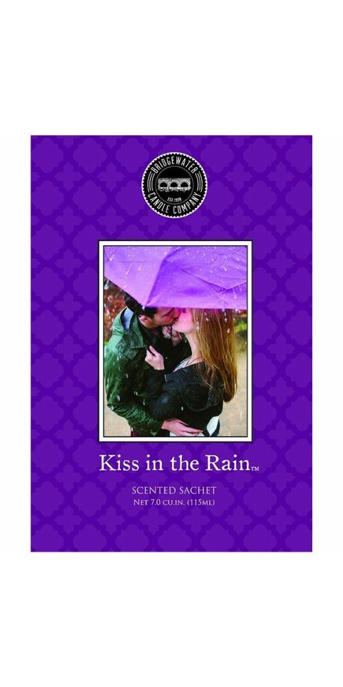 Bridgewater Candle Company Raumduft Duftsachet Kiss in the Rain 115ml, 115ml parfümierte Tonerde im Duftbeutel
