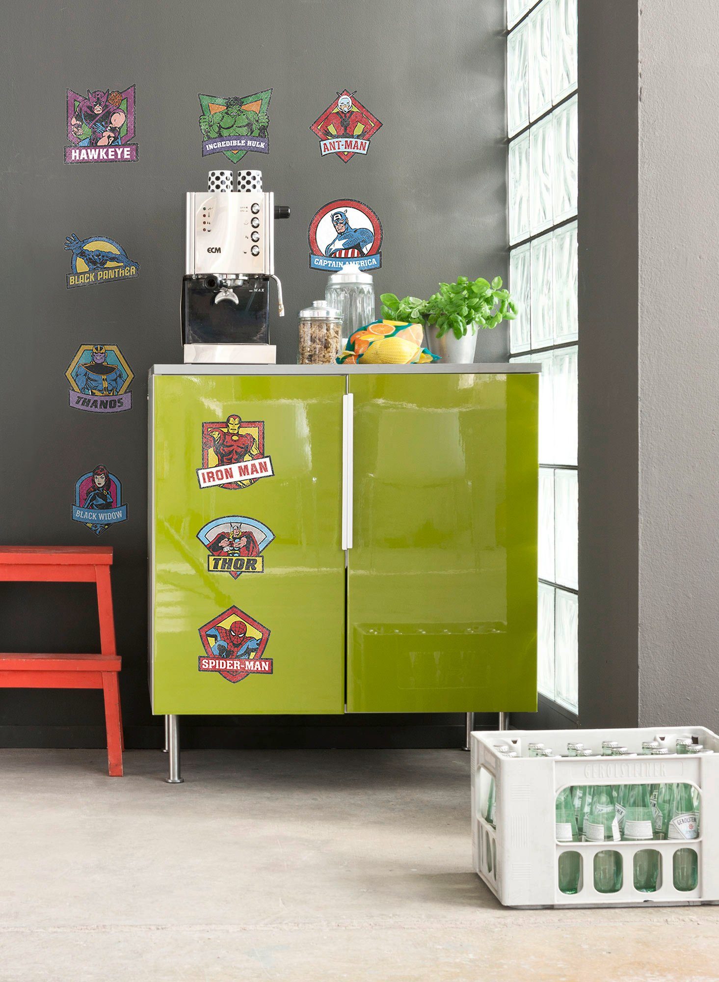 Komar Wandtattoo Avengers Classic Badges - Größe 50 x 70 cm (10 St), selbstklebend, Wandsticker, Kinderzimmer