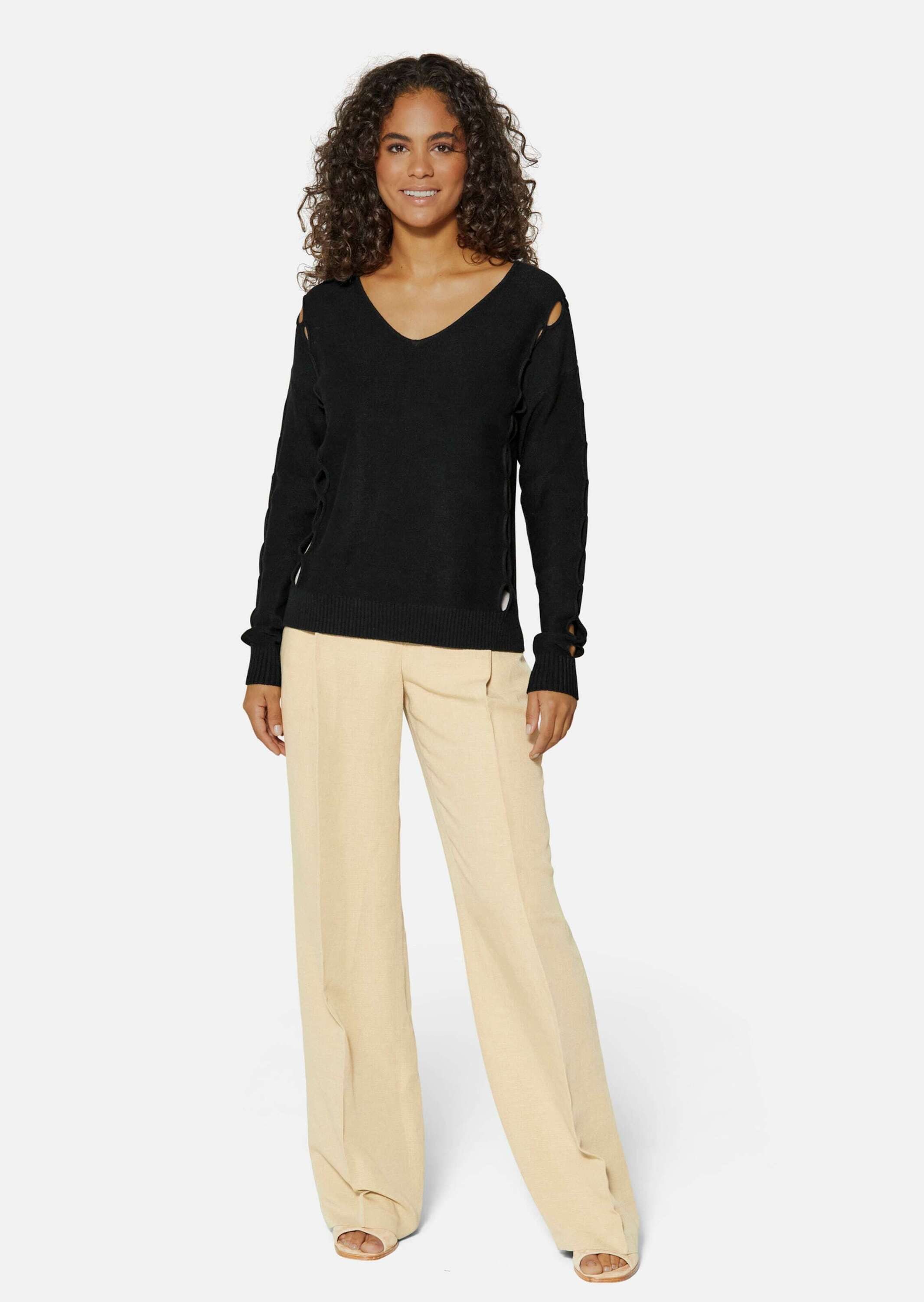 MADELEINE Strickpullover Strickpullover mit Cut-Outs und V-Ausschnitt günstig online kaufen