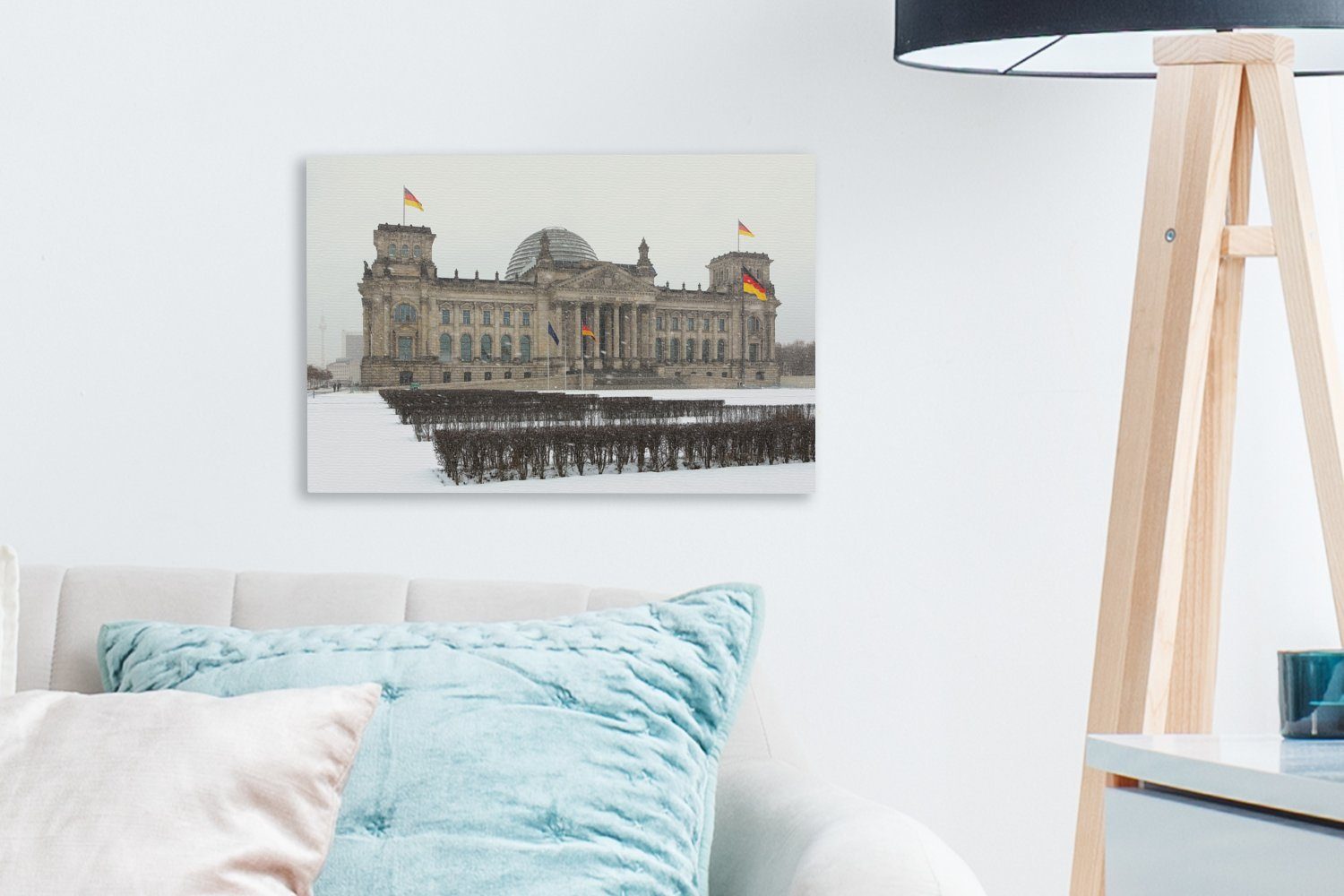 Leinwandbild Aufhängefertig, 30x20 St), OneMillionCanvasses® Deutschen des cm in Wandbild Gebäude Bundestages Berlin, (1 schneebedeckte Leinwandbilder, Wanddeko, Das