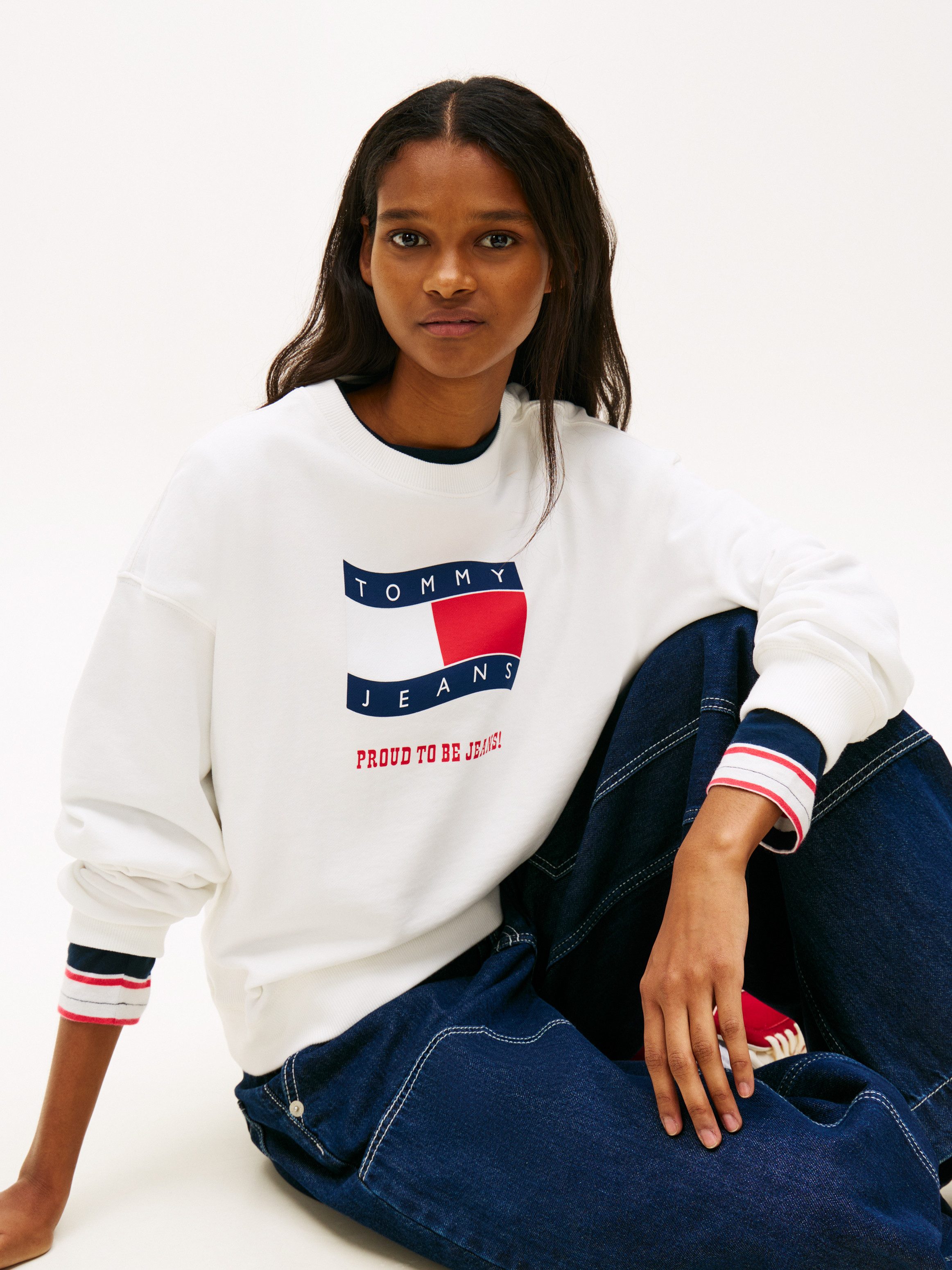 Tommy Jeans Sweatshirt TJW BXY WAVY FLAG CREW EXT Boxy Fit mit Rundhals