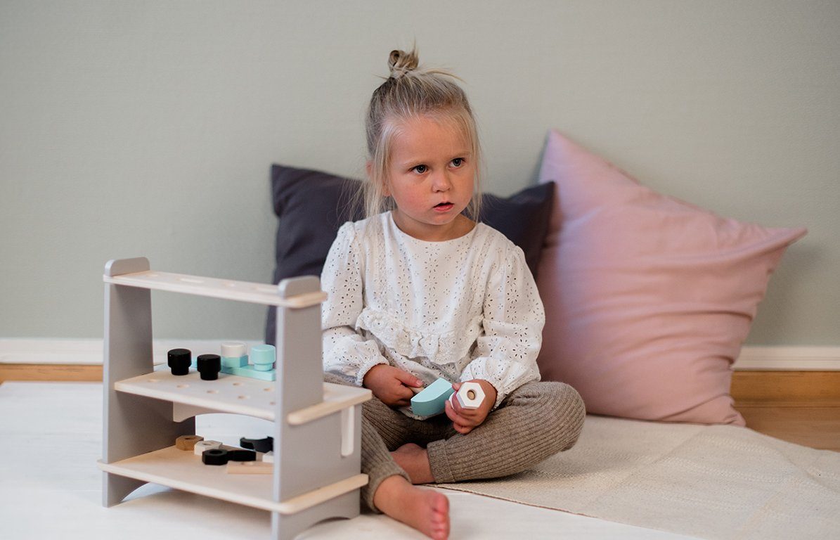 KINDSGUT Kinder-Werkzeug-Set Werkbank, (13-tlg), Motorik, Holz-Spielzeug für Kinder zum Bauen und Schrauben, unisex