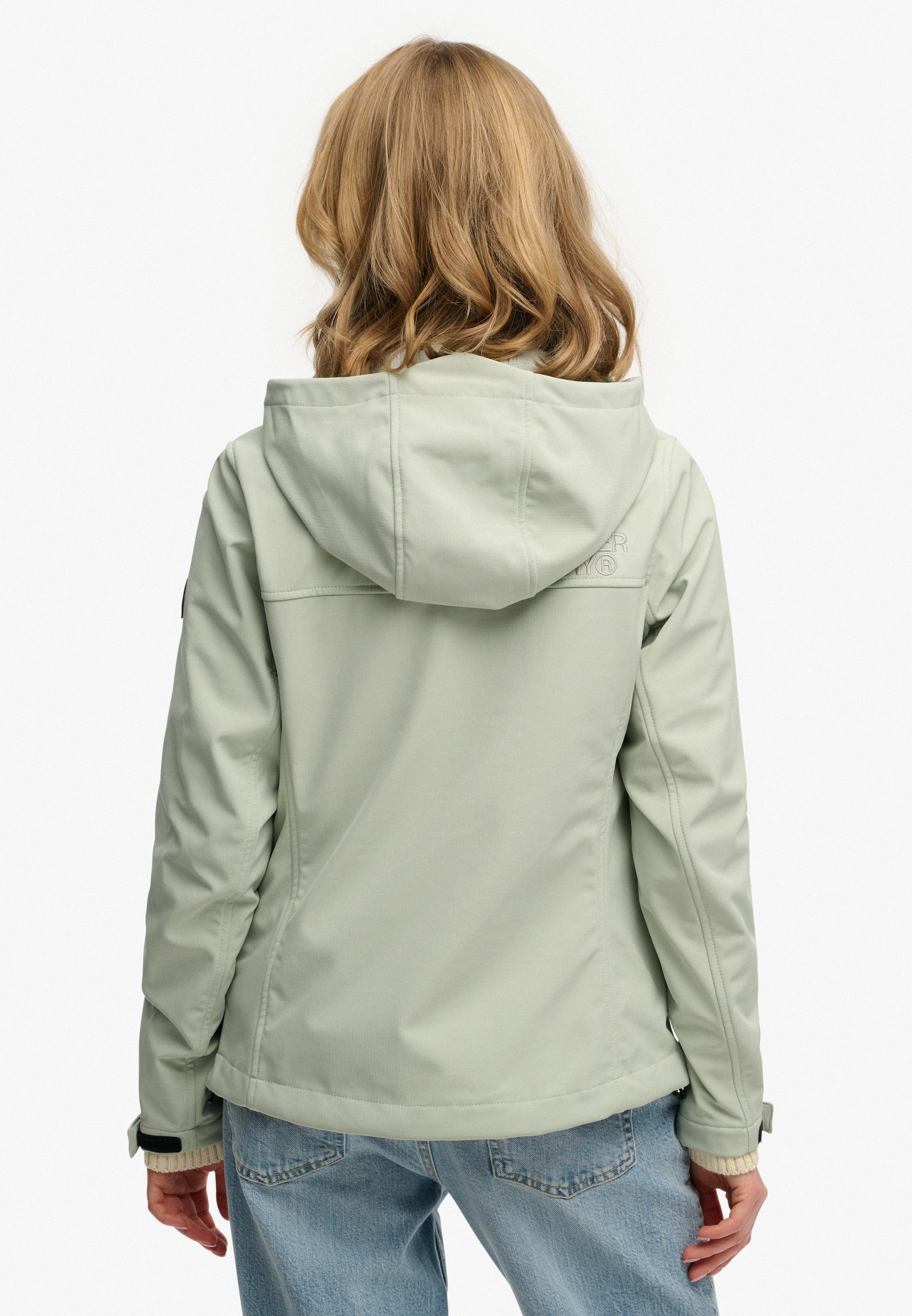 Superdry Outdoorjacke HOODED CLASSIC TREKKER JACKET mit Materialmix aus Polyester und Elasthan, Slim Fit