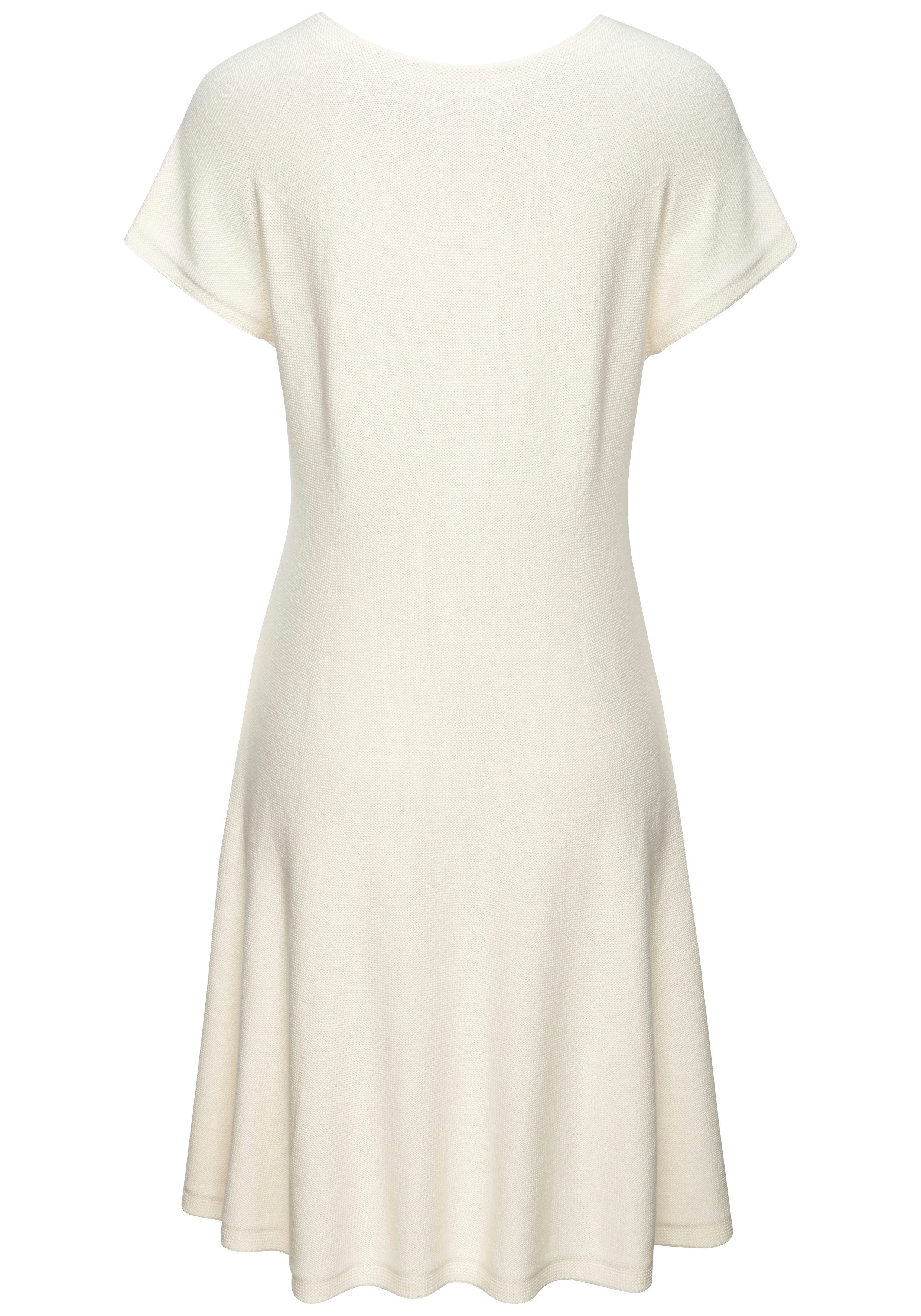 LASCANA Strickkleid aus hochwertigem Feinstrick, nahtloser Strick, superelastisch kurzes Kleid ohne störende Nähte, Kleid aus softem Baumwoll-Viskosemix – Bild 4 von 5