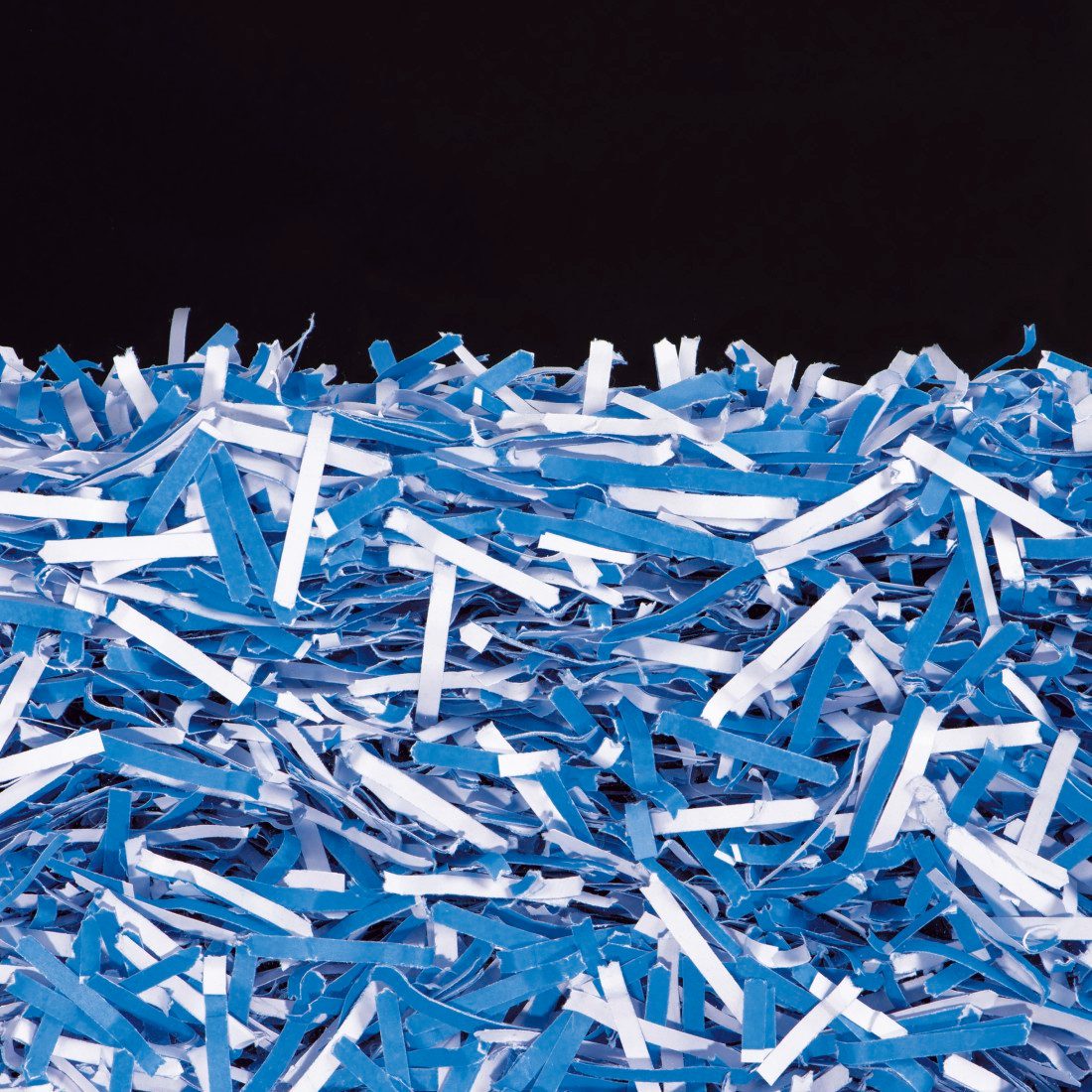 Hama Aktenvernichter Aktenvernichter Partikelschnitt (Papier + Plastik, Korb, 12 Blatt, P4), Mit Papierkorb, 4 x 40 mm Schnitzel, Automatik, Rücklauf – Bild 4 von 5
