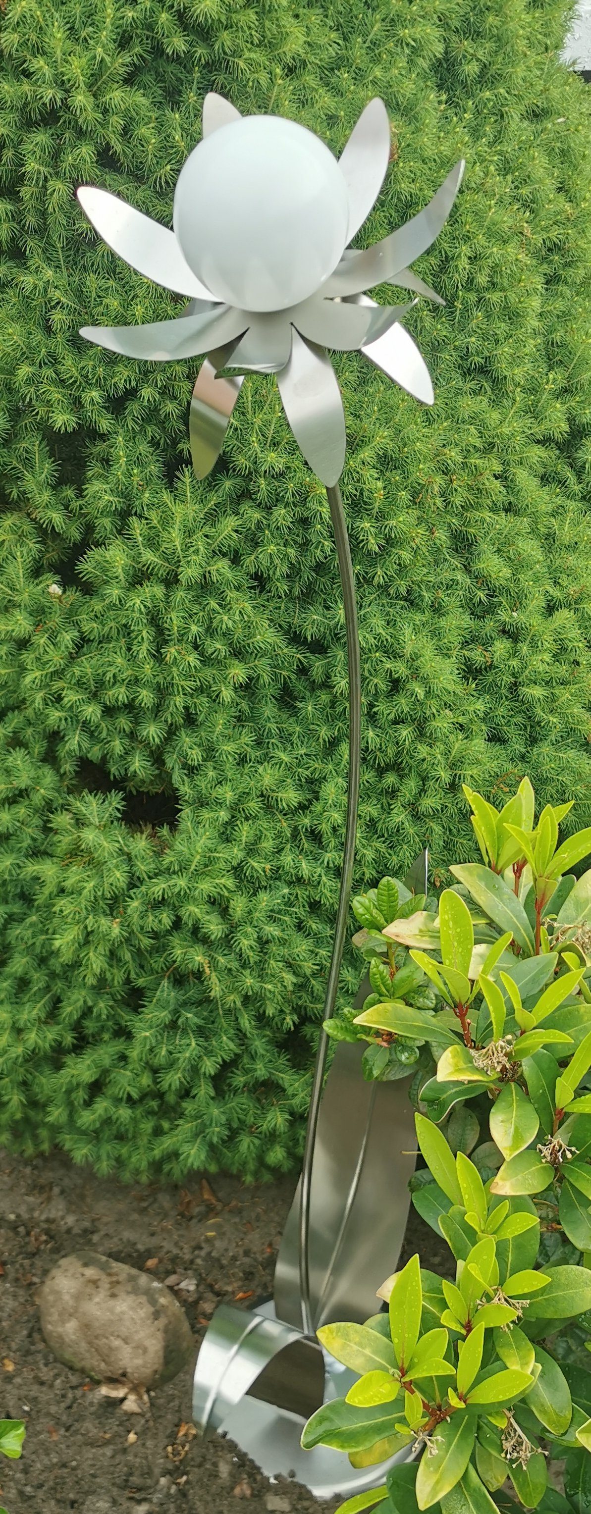 Bocker Kugel Garten-Ambiente matt weiß Gartenstecker Edelstahl gebürstet Jürgen 120cm Palermo Skulptur Blume