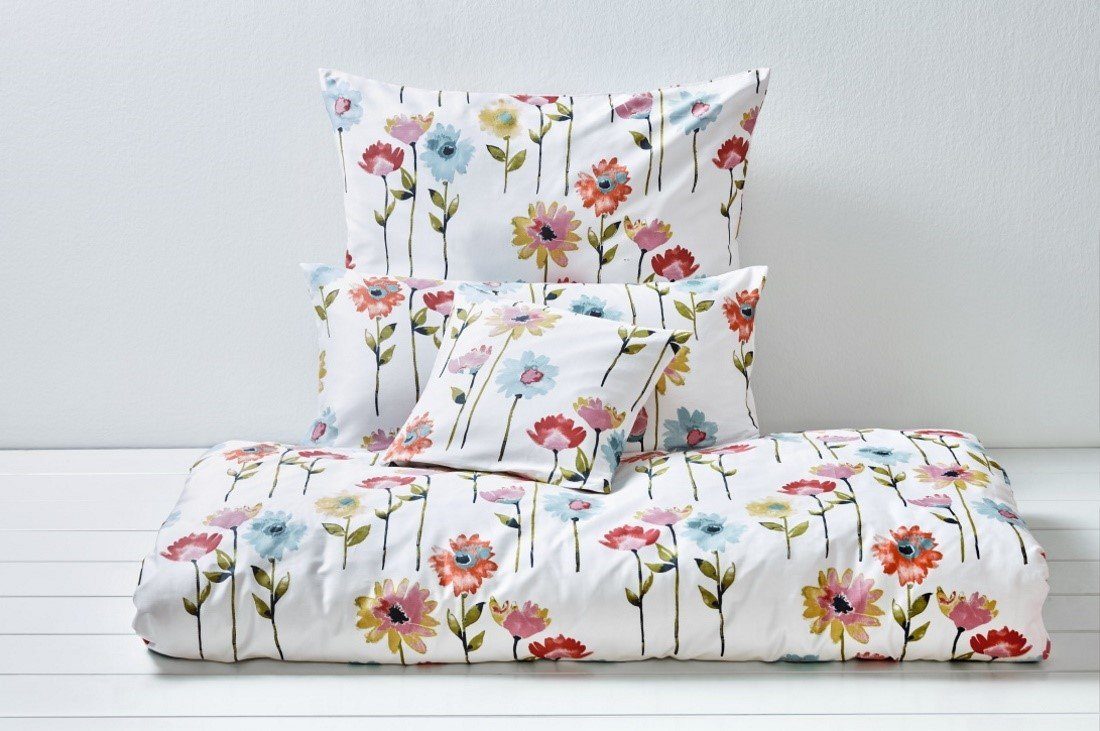 LIVING DREAMS Bettwäsche Baumwoll Satin Bettwäsche BLUMEN, 100% reine Baumwolle, Satin, 2 teilig, Sommerblumen in zarten Sommerfarben, nachhaltig produziert