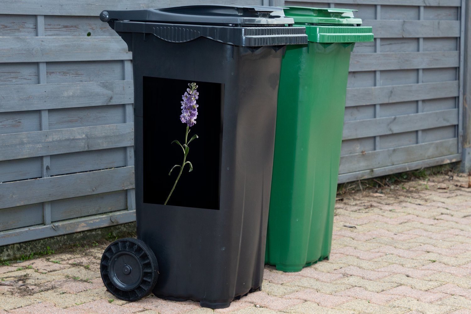 Mülleimer-aufkleber, MuchoWow Ein schwarzem Sticker, St), auf Wandsticker Veilchen Container, Abfalbehälter Mülltonne, (1 Hintergrund