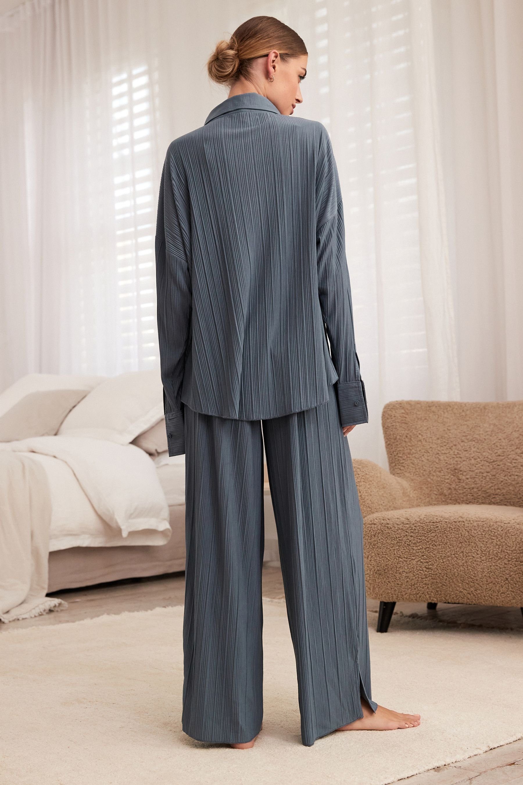 Schlafanzug Next Plisséfalten tlg) Knopfleiste mit Pyjama (2 Blue und
