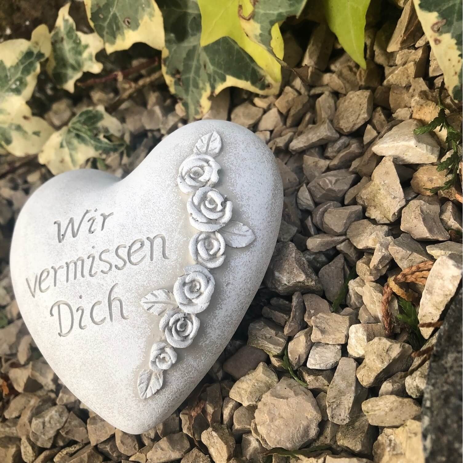Gedenkstein Grabherz "Wir Radami Dich" vermissen Gartenfigur Grabdeko