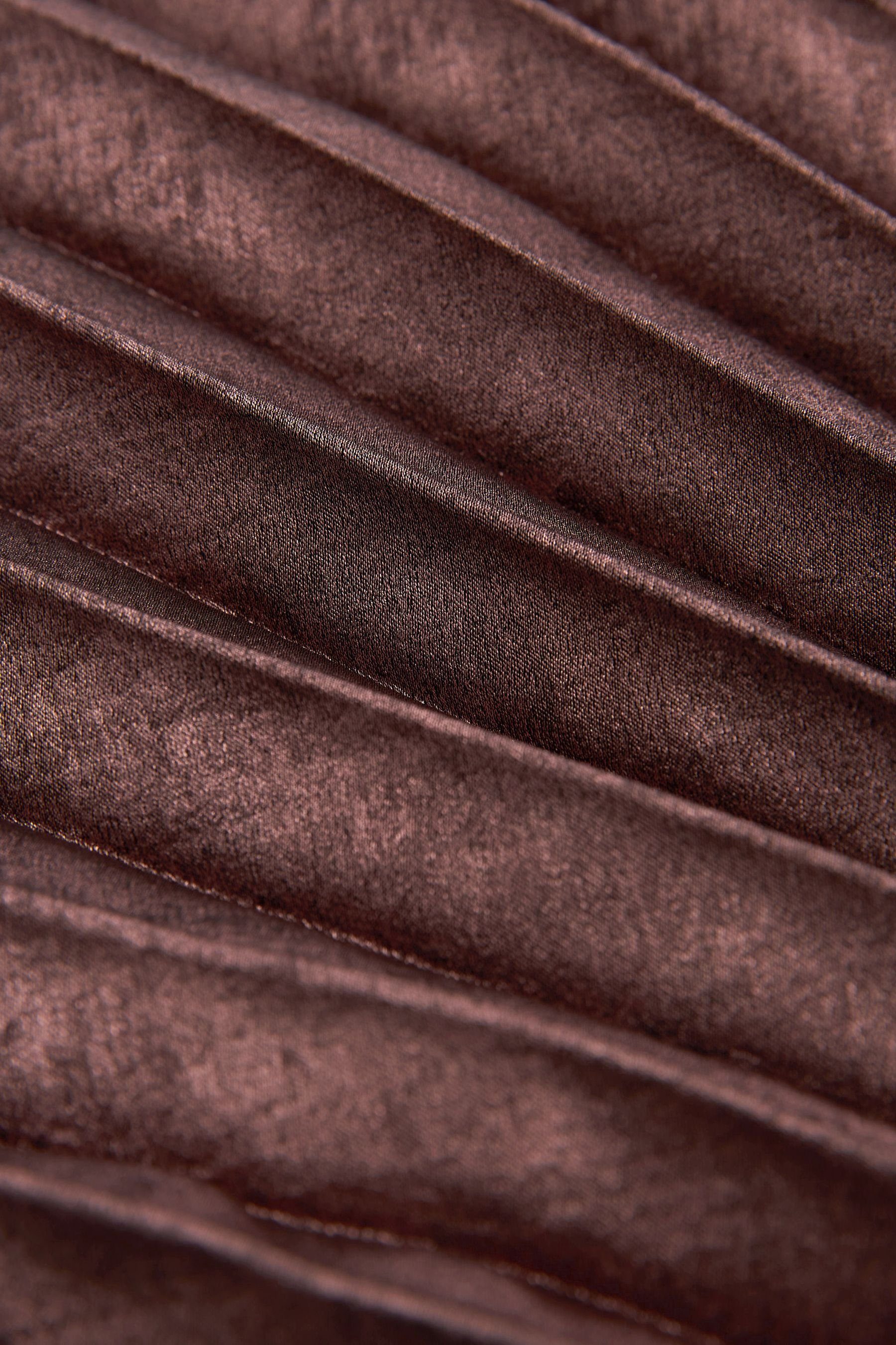 Next One-Shoulder-Kleid Plissiertes, einschulteriges Metallic-Midikleid (1-tlg)