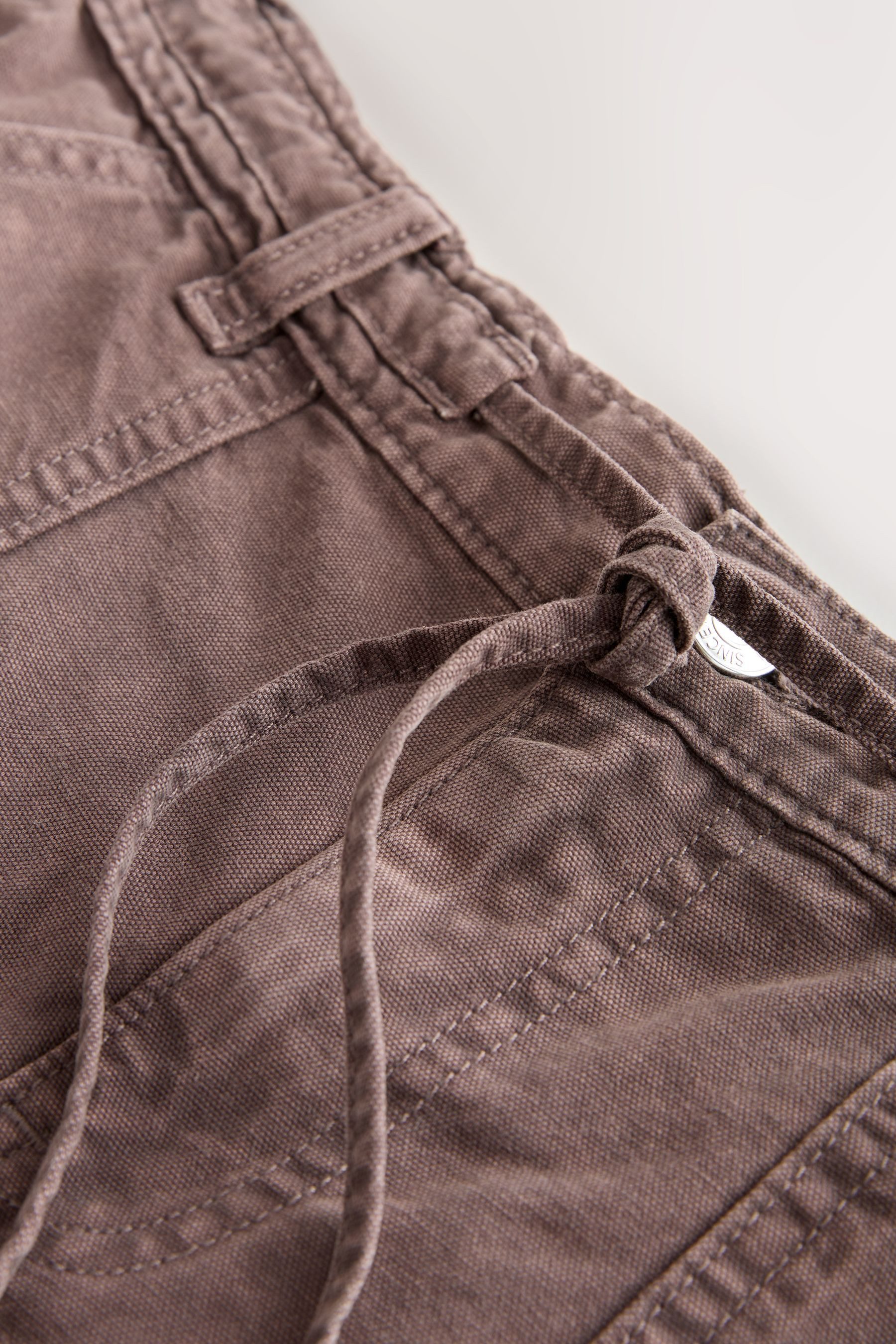 Next Jeansshorts Denim-Shorts mit Utility-Design (1-tlg)