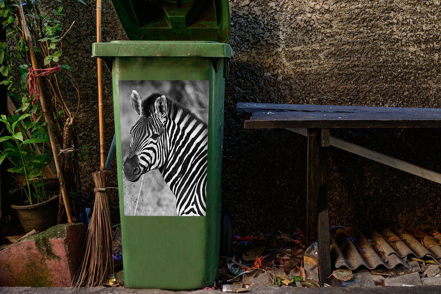 Abfalbehälter Container, Wandsticker St), Sticker, (1 Mülleimer-aufkleber, Zebra-Porträt MuchoWow Mülltonne,