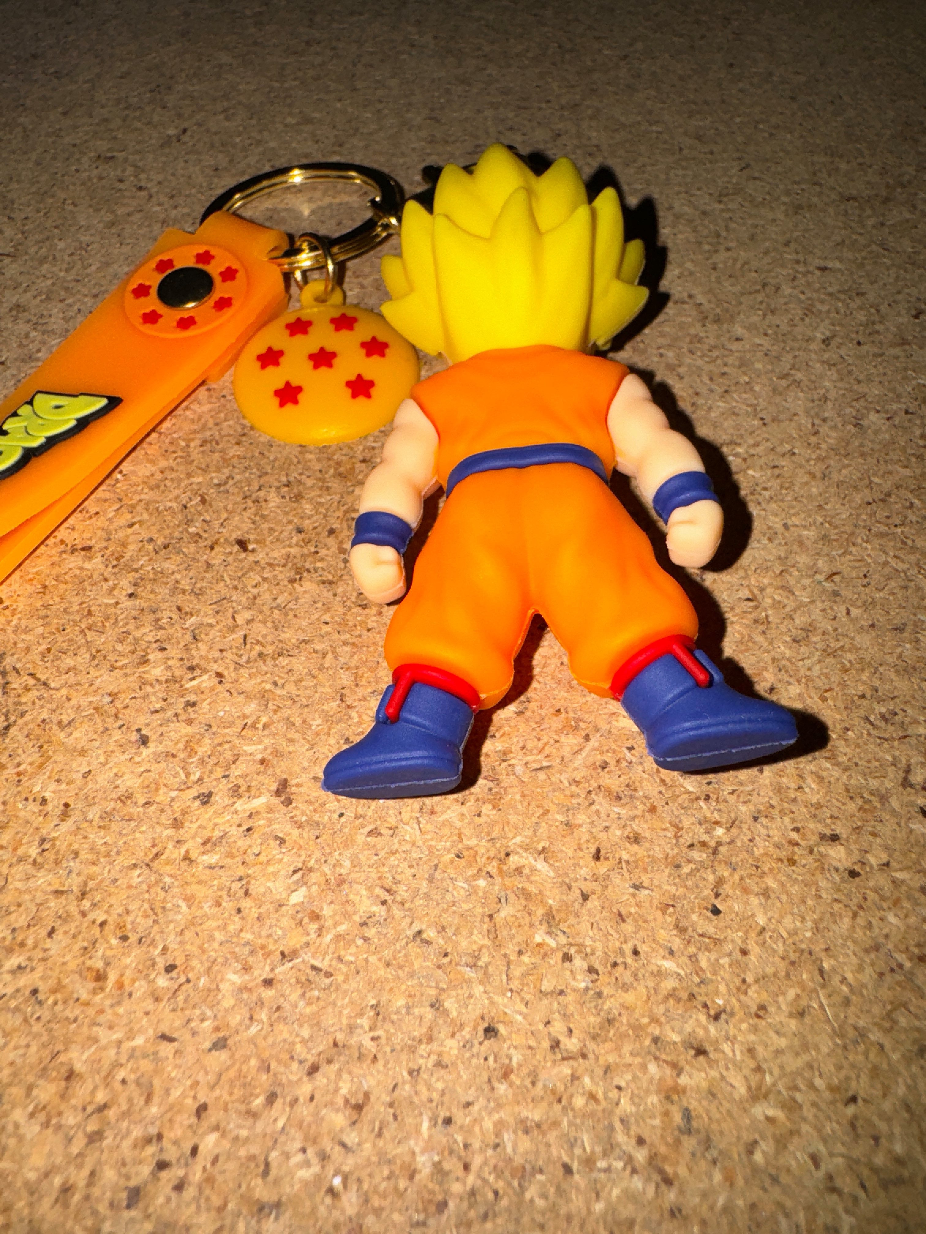Stelby Schlüsselanhänger Dragonball Songoku Schlüsselanhänger 3D Gummi (Super-Sayajin im Kampfanzug), Strapazierfähiges & flexibles Material für langlebige Nutz – Bild 4 von 5