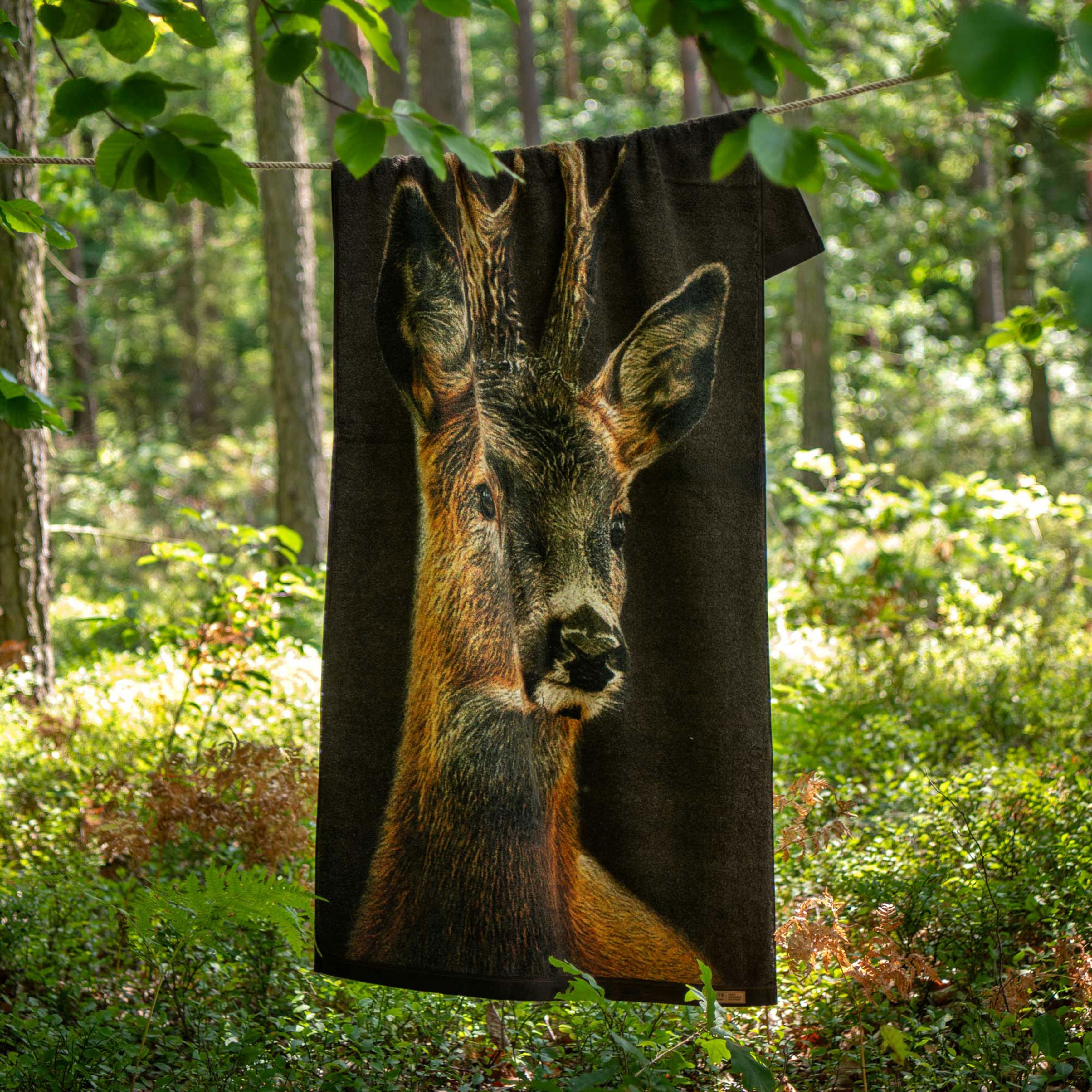 Zwoltex Handtücher Reh Motiv Badetuch 600 g/m² Baumwollfrottee Geschenk, (70x140 cm 60° waschbar OEKO-TEX 100% GOTS Baumwolle), Dauerhaft fixiertes Tiermotiv im Frottiergewebe
