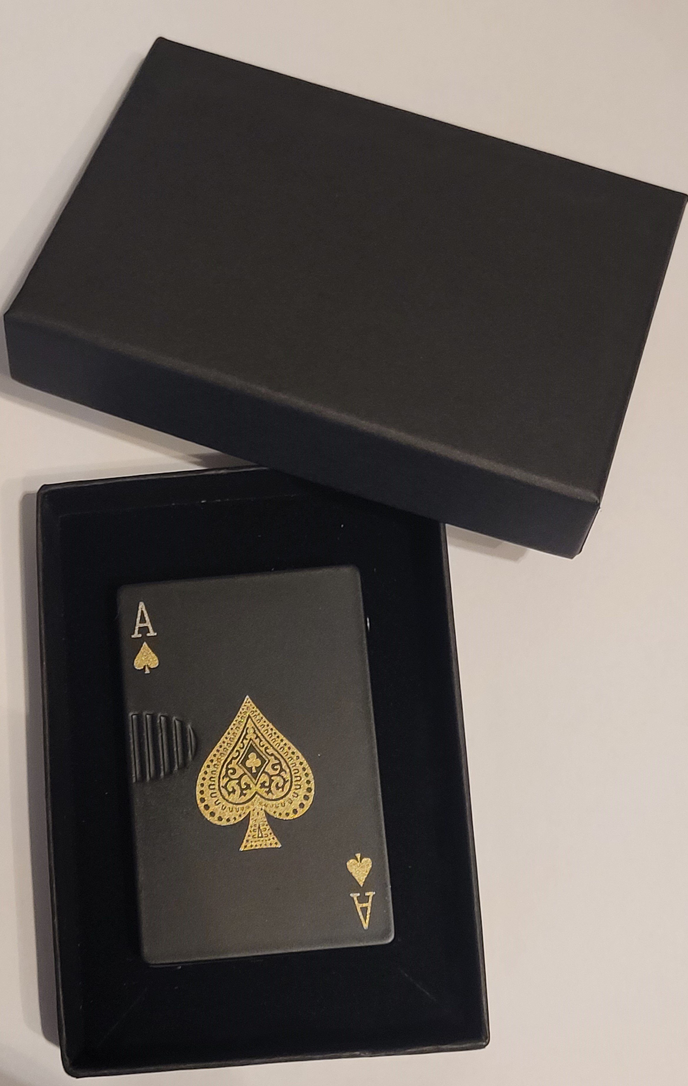 Feuerzeug Gas Feuerzeug Spielkarte Pik Ass in Schwarz oder Gold mit UV Licht