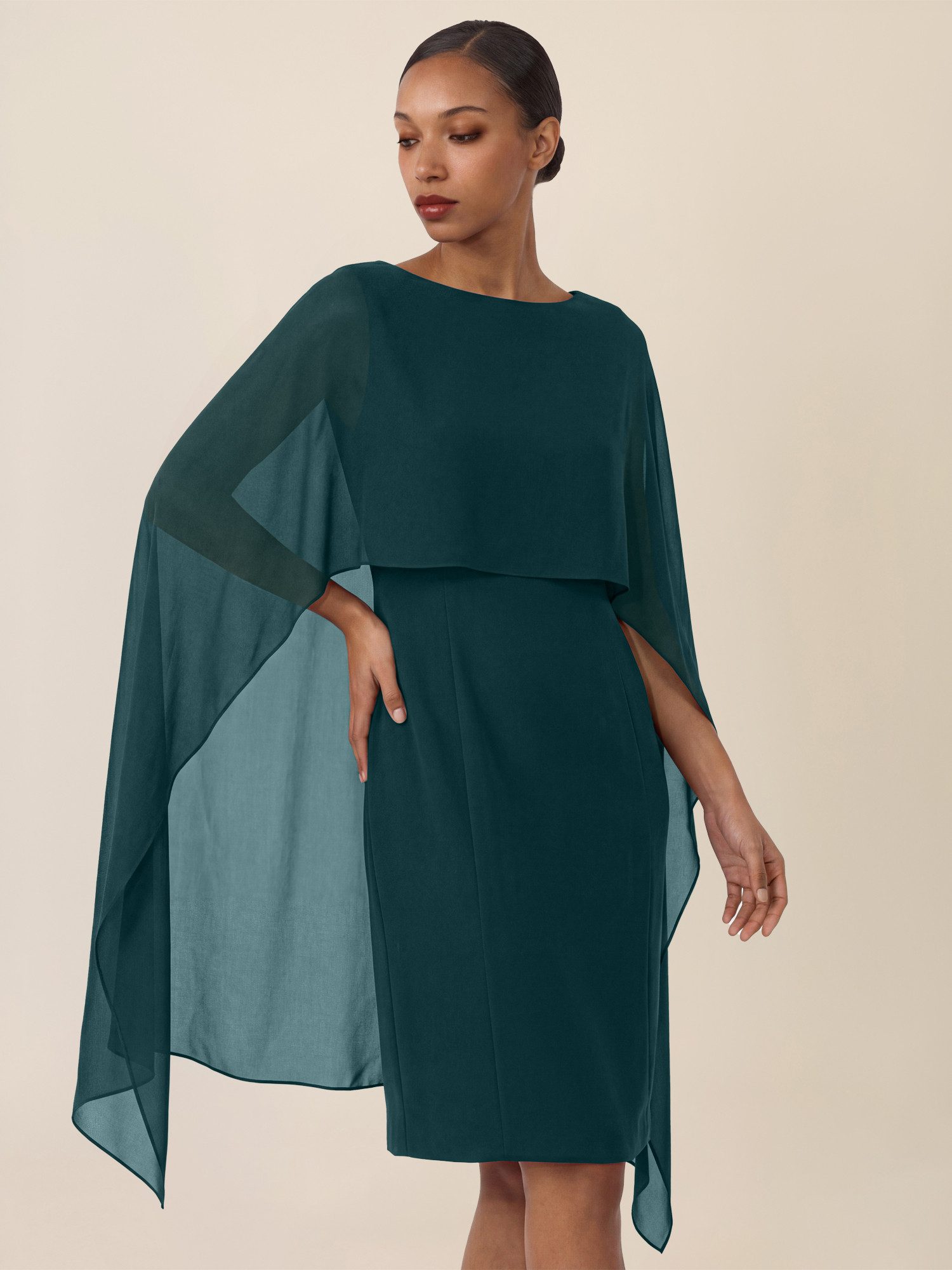 Apart Abendkleid mit fließendem Chiffon-Cape