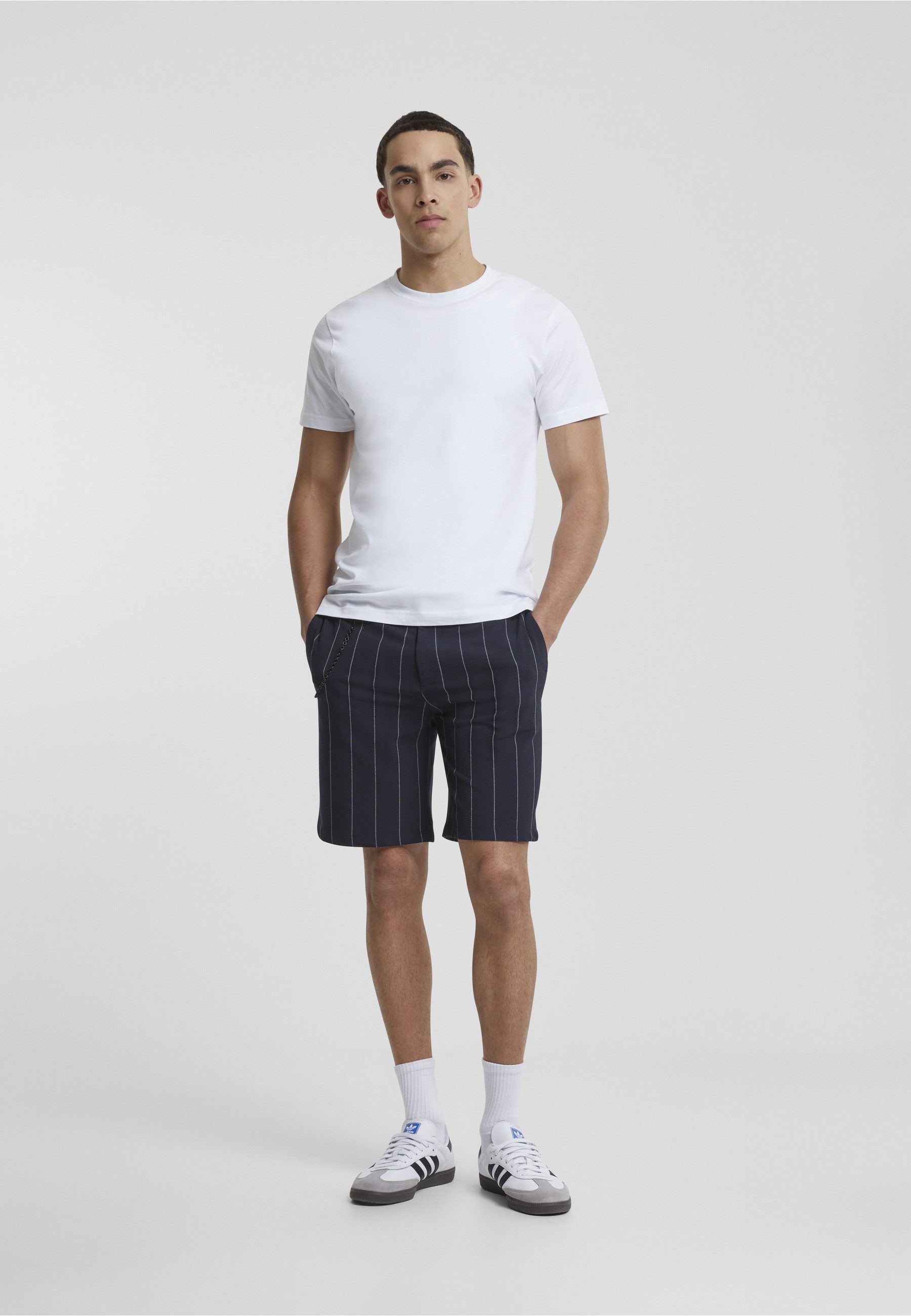 2Y Premium Sweatshorts 2Y Premium 2Y Wide Pinstripe Shorts (1-tlg)