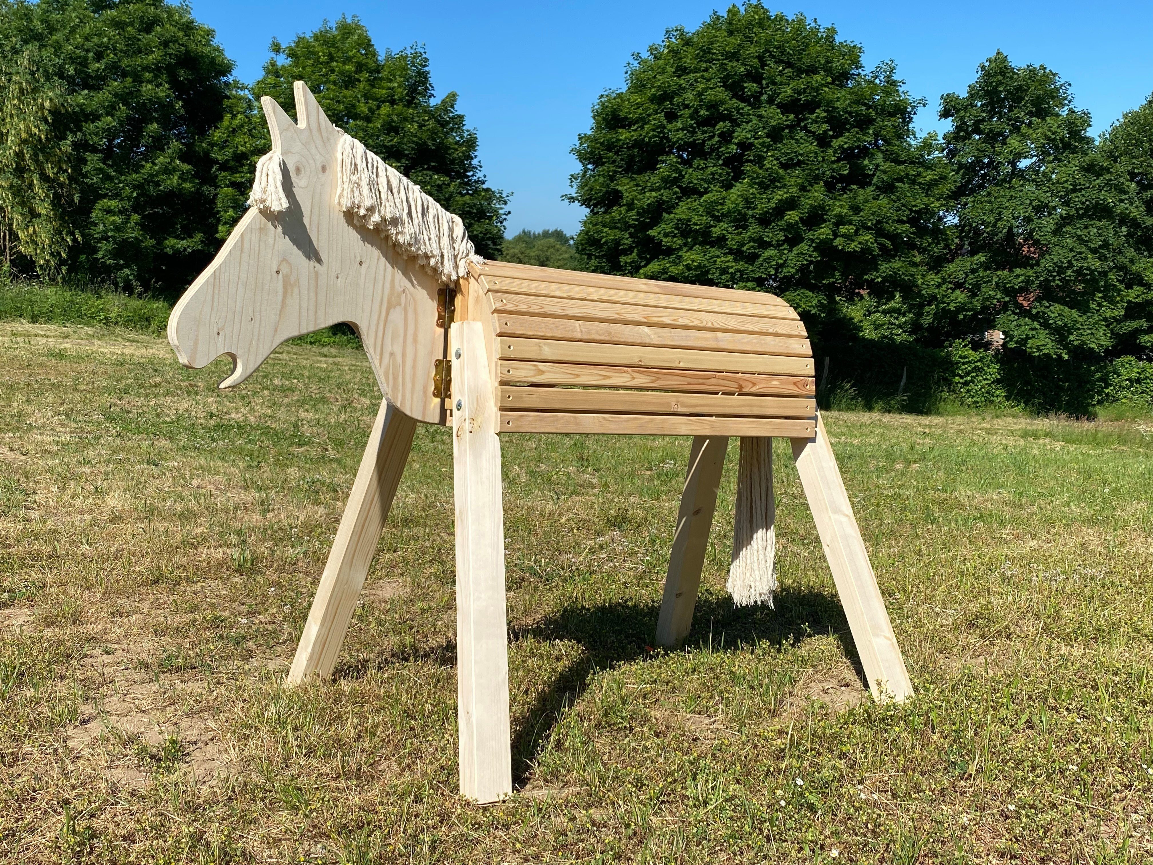 Holzpferd Wolle, Holzpferd mit weicher Baumwollmähne