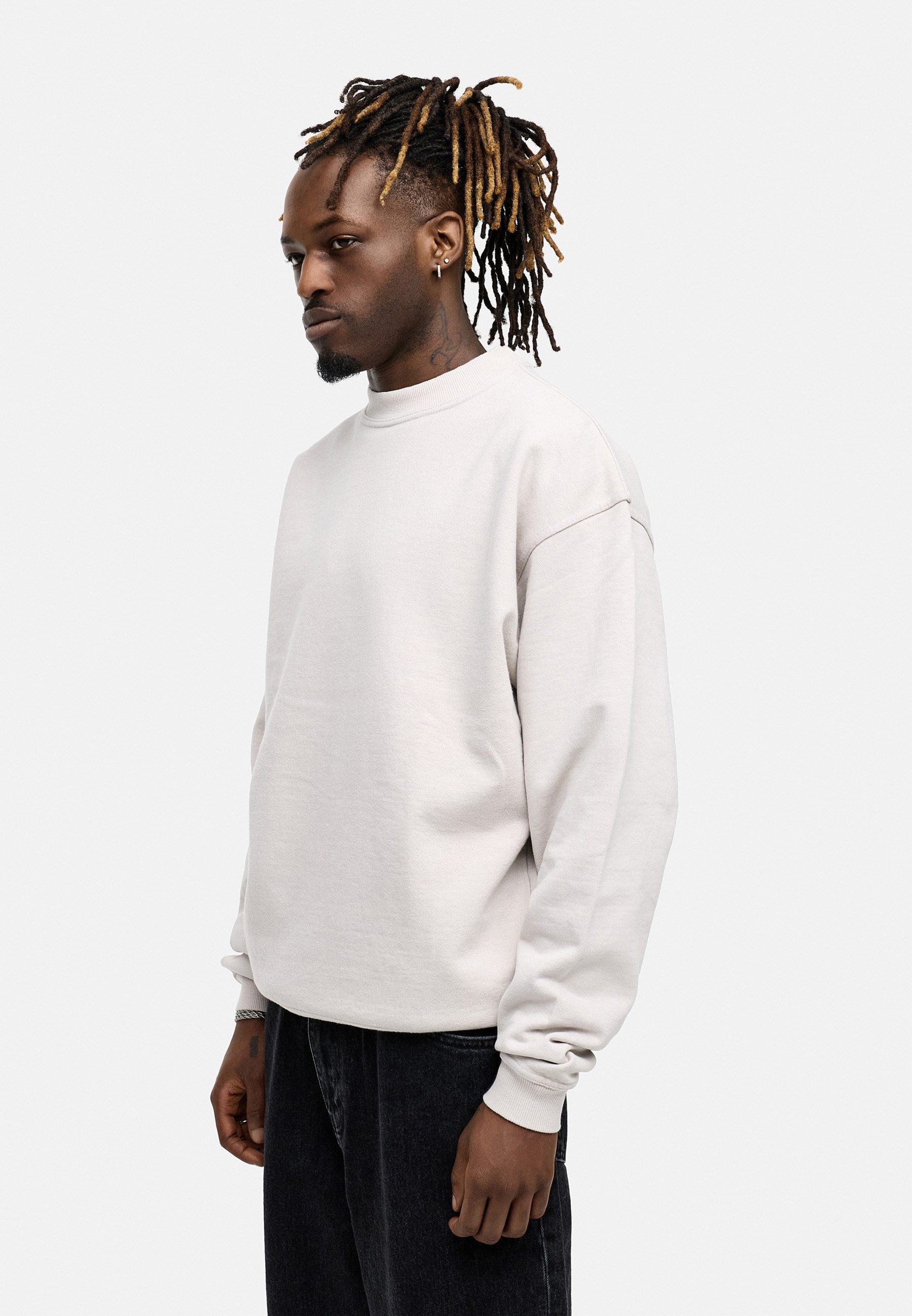 BEHYPE STUDIOS Sweatshirt IM OVERSIZE FIT, CREW-NECK PULLOVER Herren lockerer Rundhals Sweater