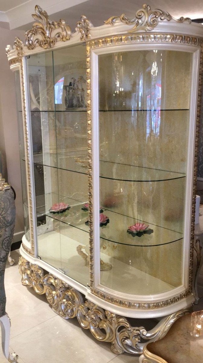 Casa Padrino Vitrine Luxus Barock Vitrine Weiß / Silber / Gold 170 x 50 x  H. 215 cm - Prunkvoller Vitrinenschrank mit 2 Glastüren und 3 Glasregalen -  Barock Möbel