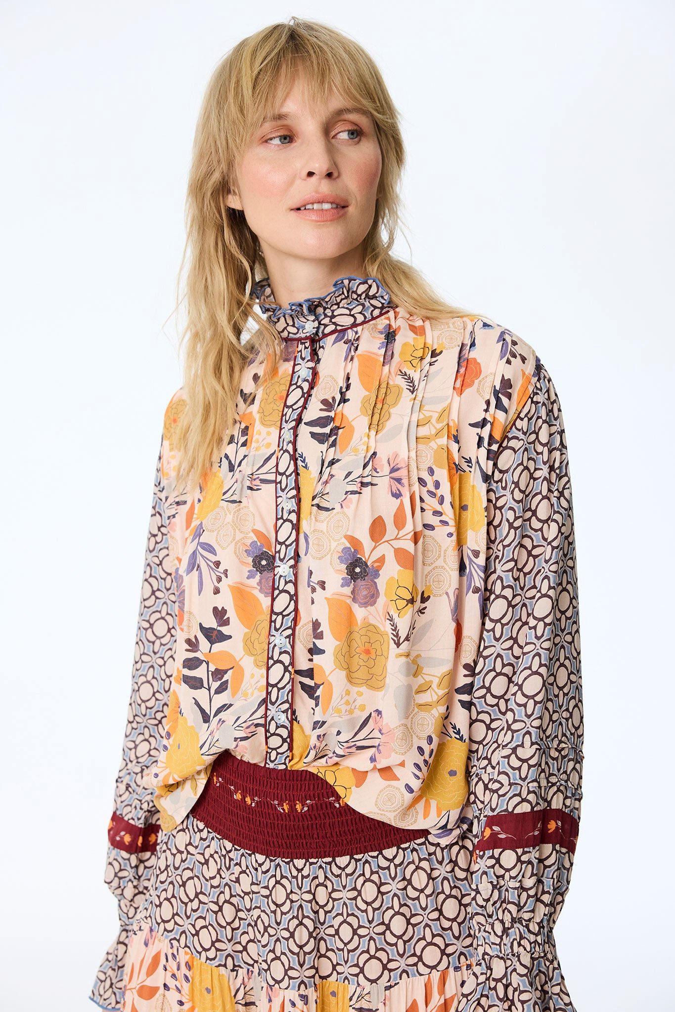 Himalaya Clothing Langarmbluse Bluse Damen aus seidiger Viskose mit floralen & geometrischen Motiven Viskose Bluse mit elegantem Stehkragen