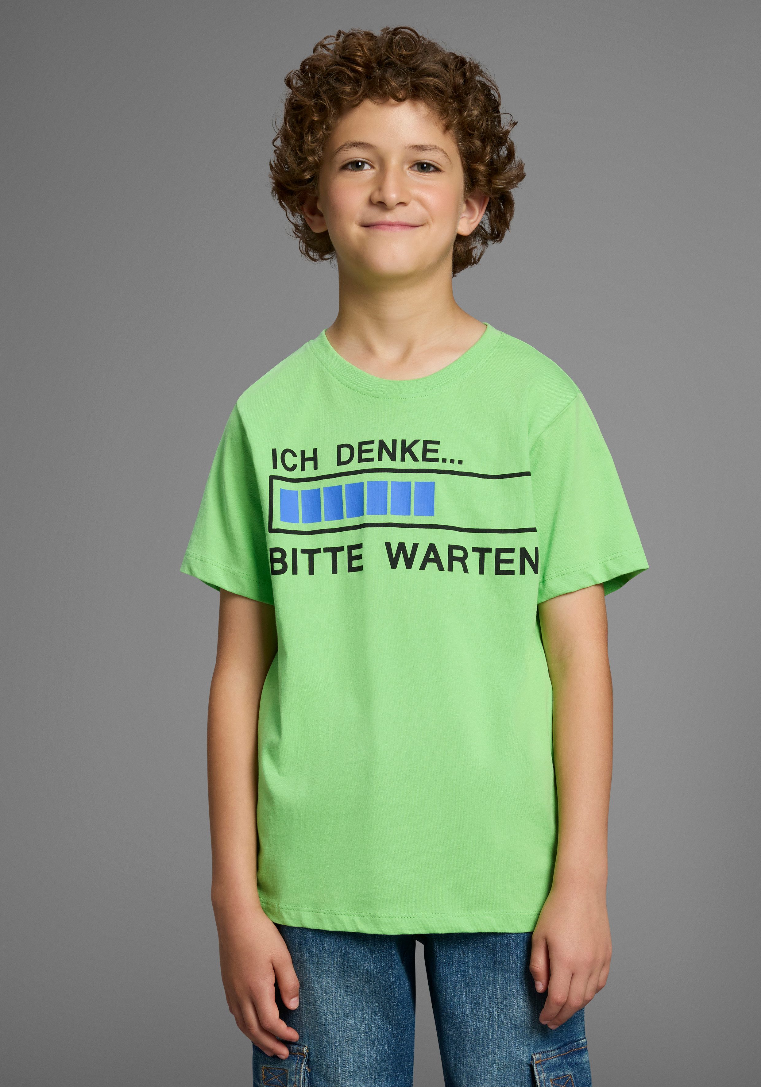 KIDSWORLD T-Shirt ICH DENKE...BITTE WARTEN Kurzarm, Basic Passform, mit trendigem Aufdruck