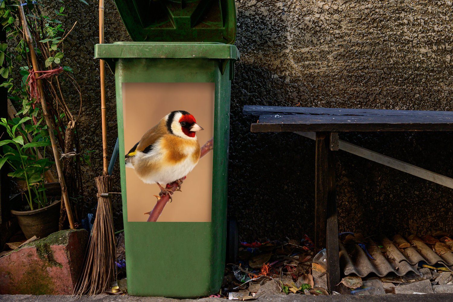MuchoWow Wandsticker Kropftaube - Vogel - Sticker, Mülltonne, St), Container, (1 Mülleimer-aufkleber, Abfalbehälter Tiere