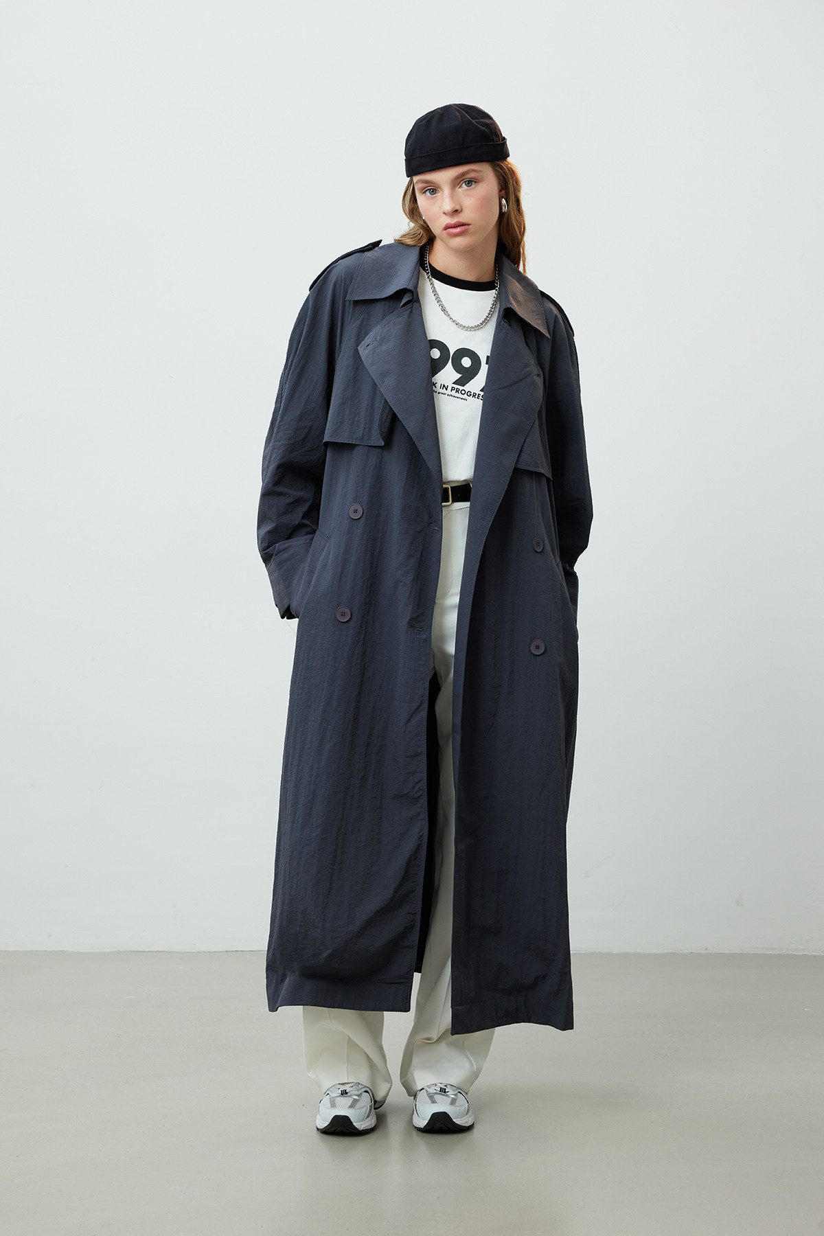 MANUKA Trenchcoat Beige Oversized Trenchcoat aus technischem Stoff