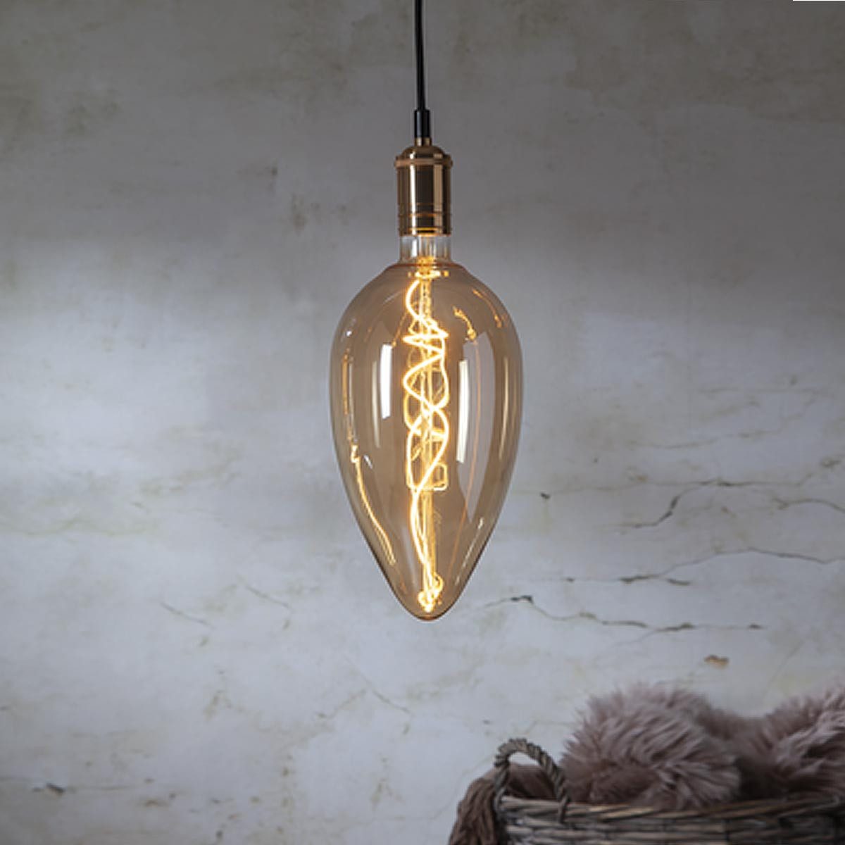 STAR TRADING LED-Leuchtmittel E27 Birne INDUSTRIAL-VINTAGE Amberglas XXL Kerze, warmweiß