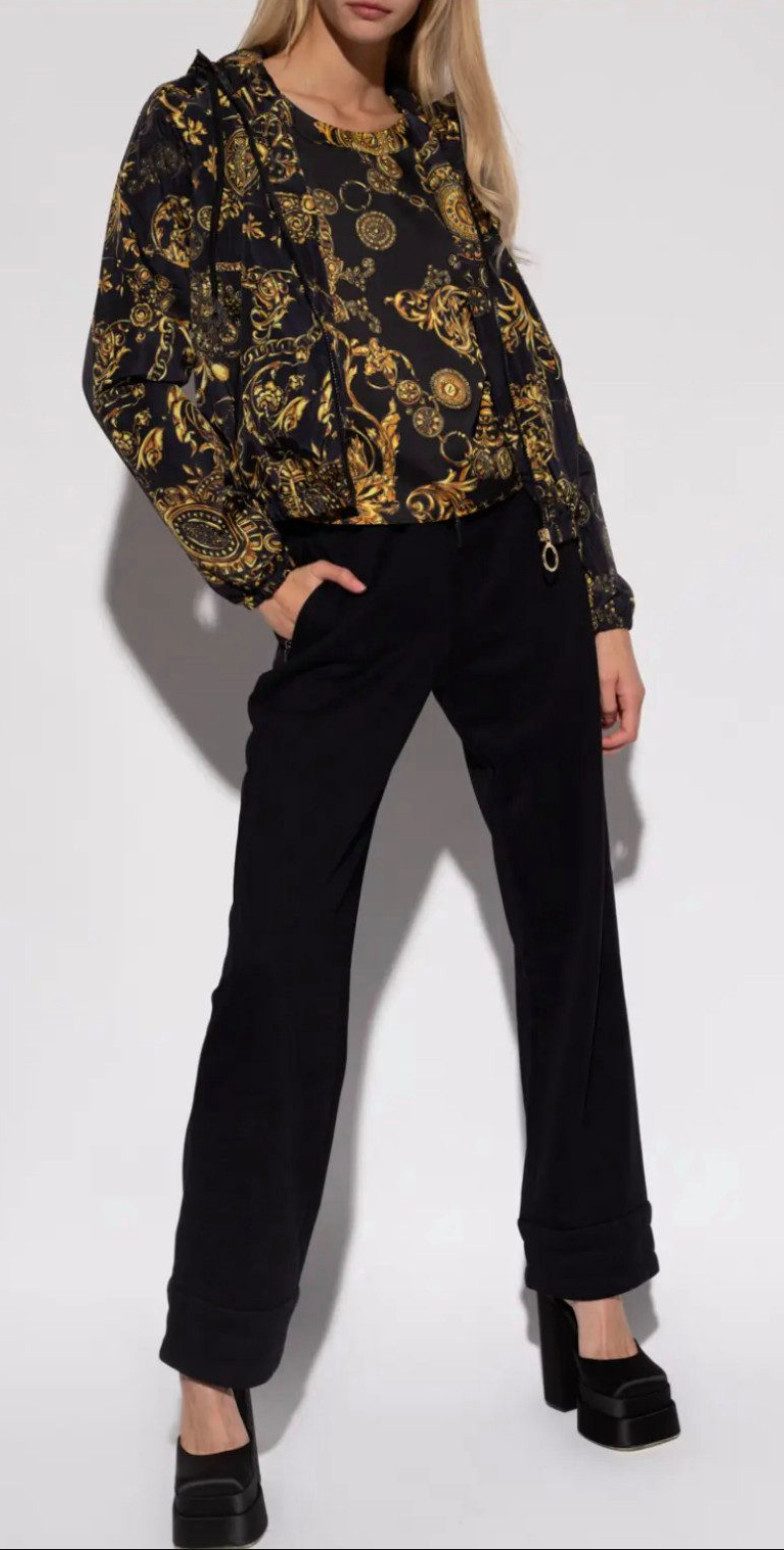 Versace Jeans Couture T-Shirt PATTERNED Barock Top Bluse Shirt T-shirt Iconic Retro Print goldfarbenen Knopfverschlüssen,ikonischen Print der Marke