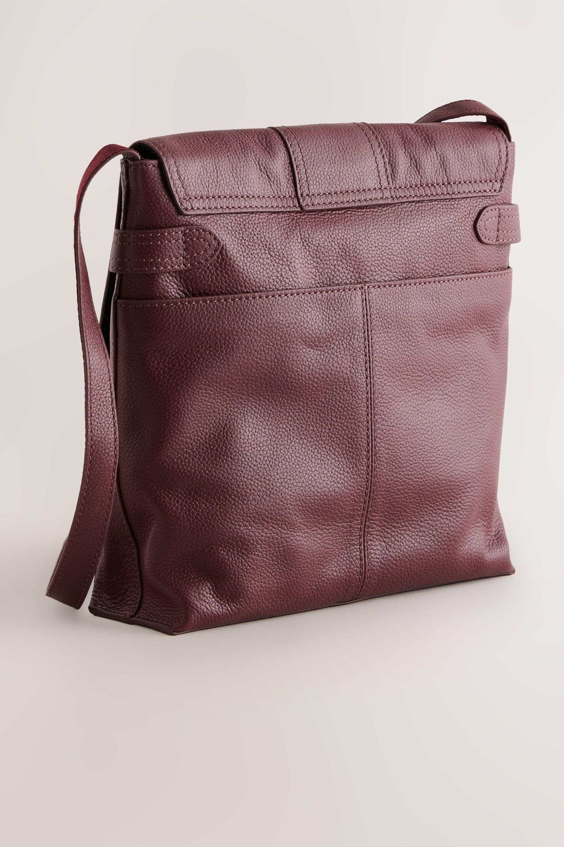 Next Messenger Bag Umhängetasche aus Leder günstig online kaufen