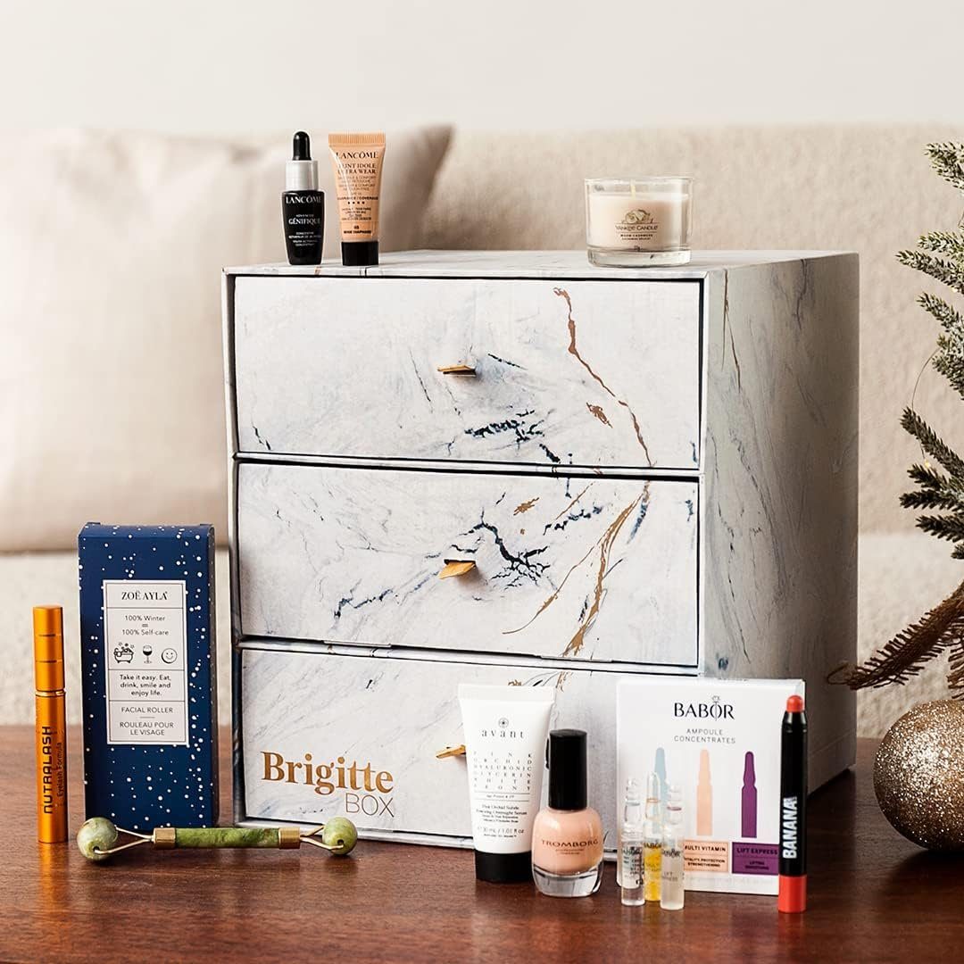 von Beauty Frauen Wert für im 550€ Beauty-Highlights Exklusive im Adventskalender Premium Adventskalender Marmor-Design, über edlen Brigitte Box