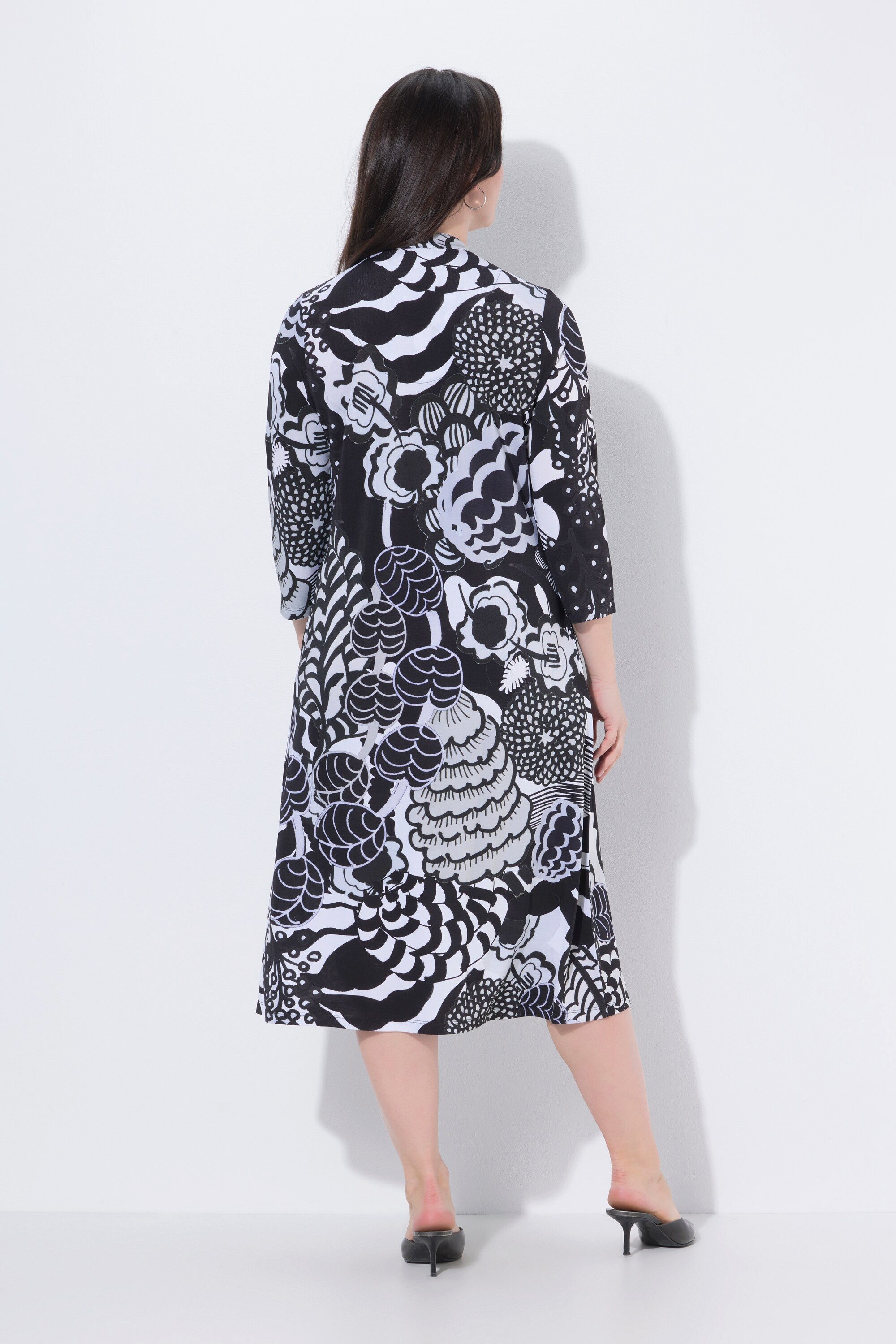 Ulla Popken Midikleid Slinkykleid grafisches Design V-Ausschnitt 3/4-Arm
